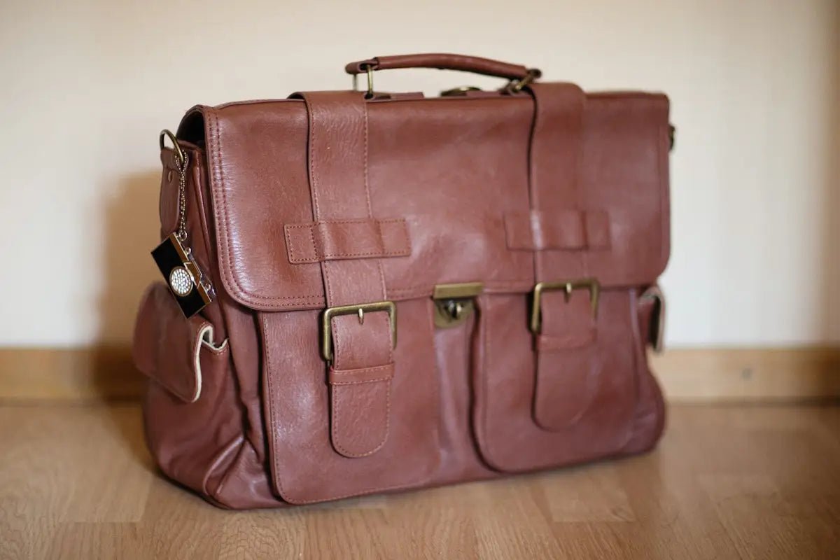 Essential Guide to Flap Bags for Women: Where Style Meets Functionality - Stile Donna Bags