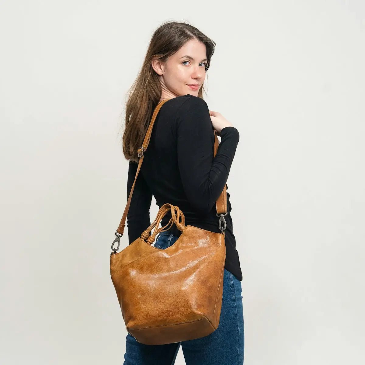 Exploring Where You Can Buy Women's Handbags in Italy: A Practical Guide - Stile Donna Bags