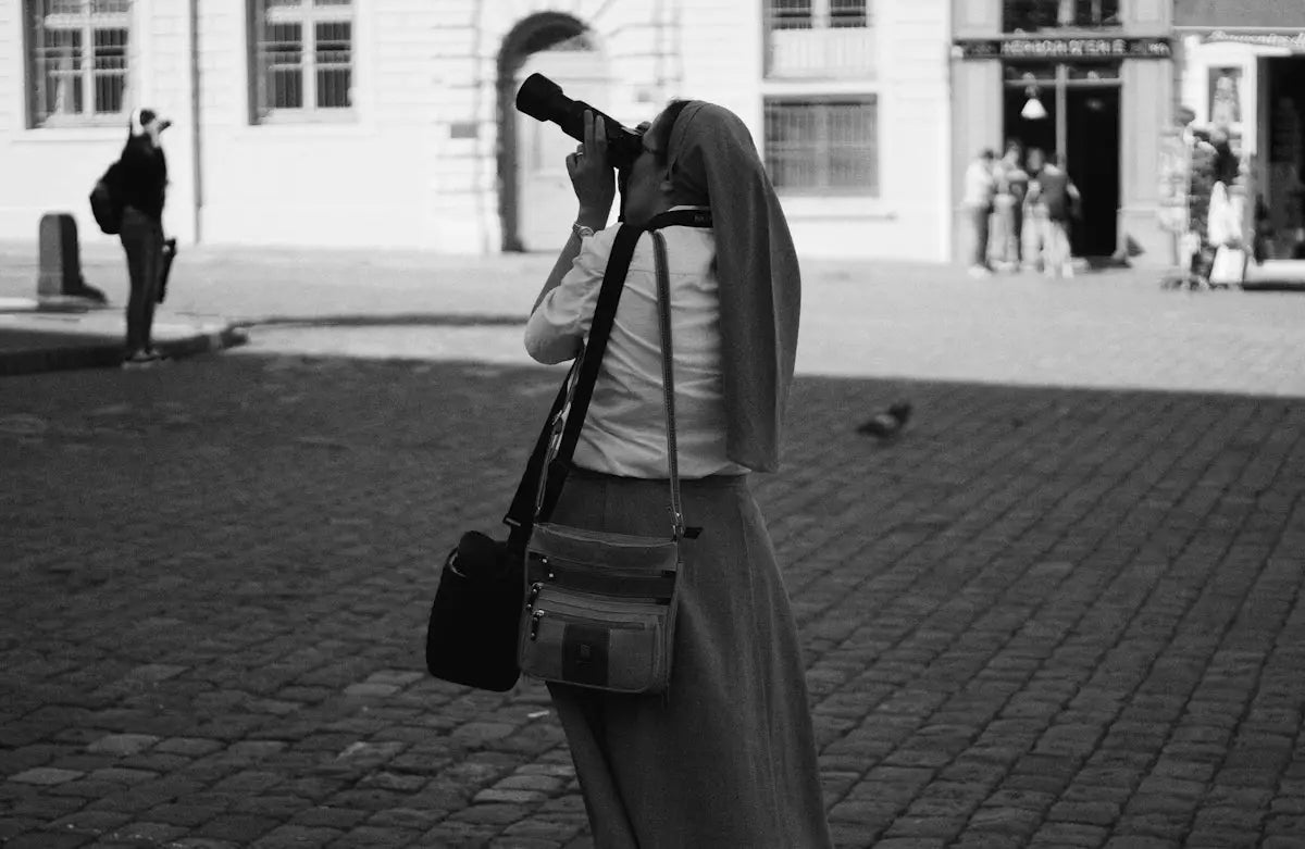 Where to Find Italian Handbags and Stylish Shoulder Bags in Italy - Stile Donna Bags