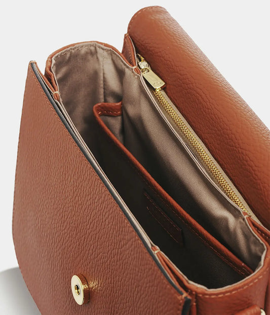 Borsa a tracolla in pelle tan ciottolata con cerniera e hardware oro stile donna bags