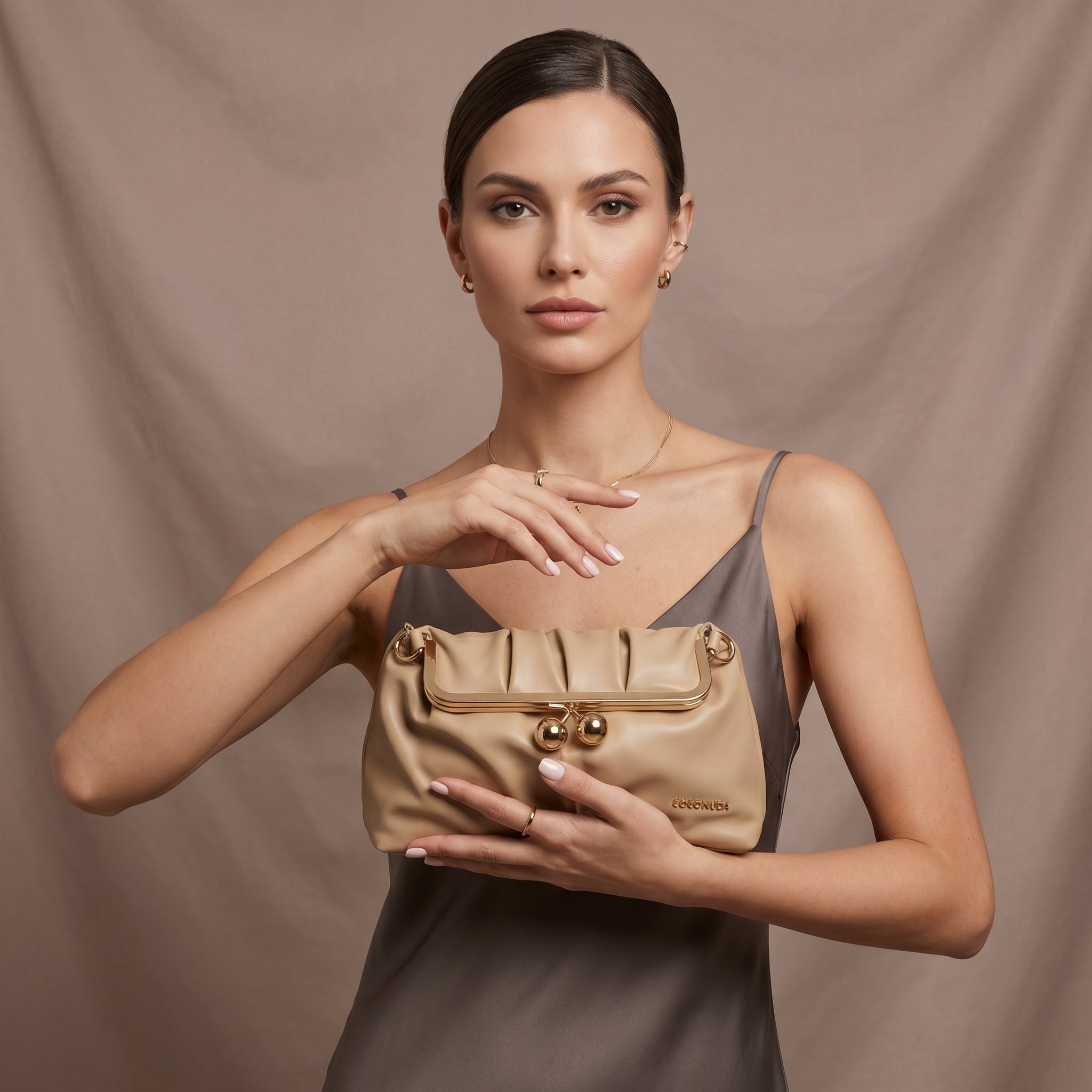 Borsa coconuda silver intrecciata con catena da Borse Coconuda