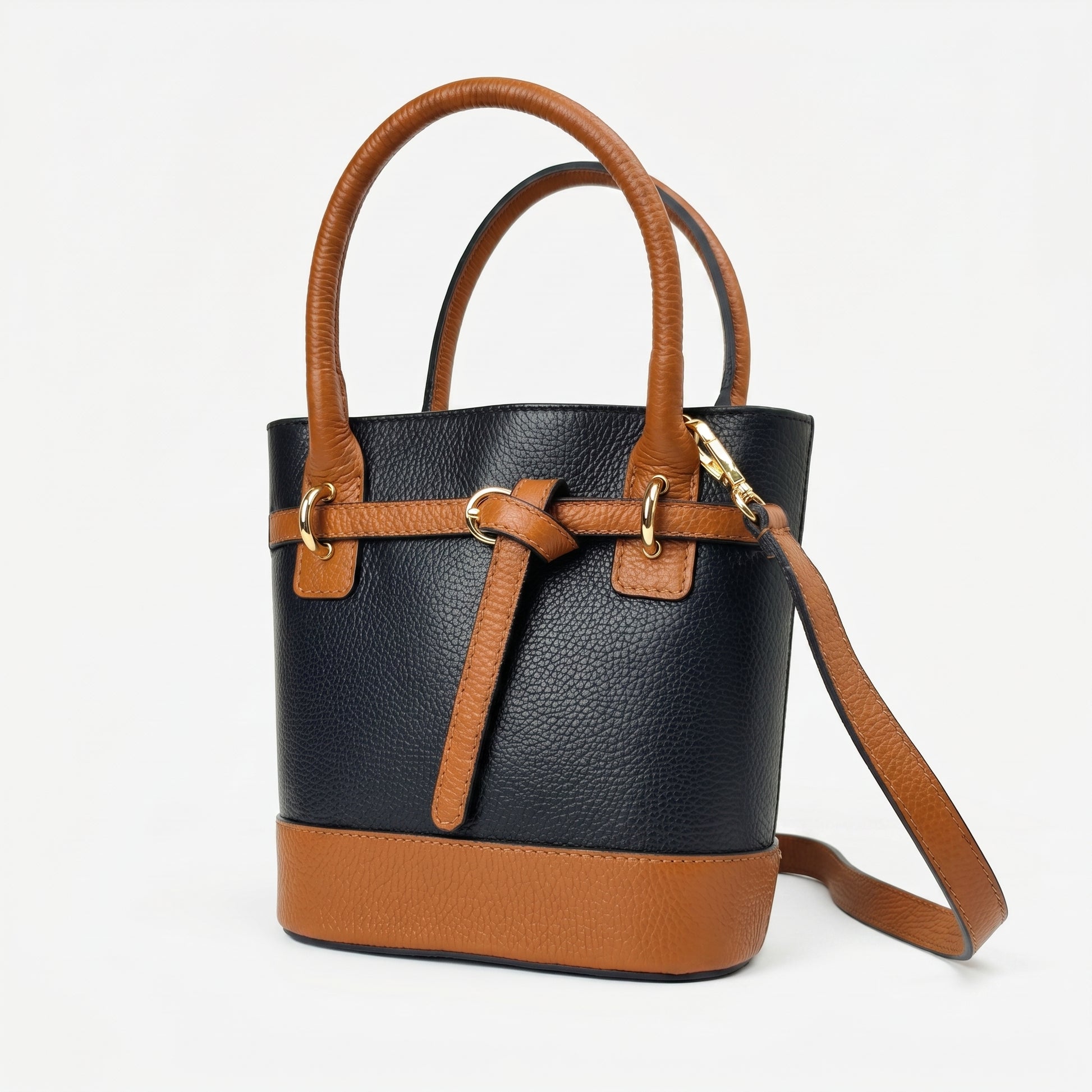 Bucky borsa vera pelle nera con tracolla regolabile – vista laterale