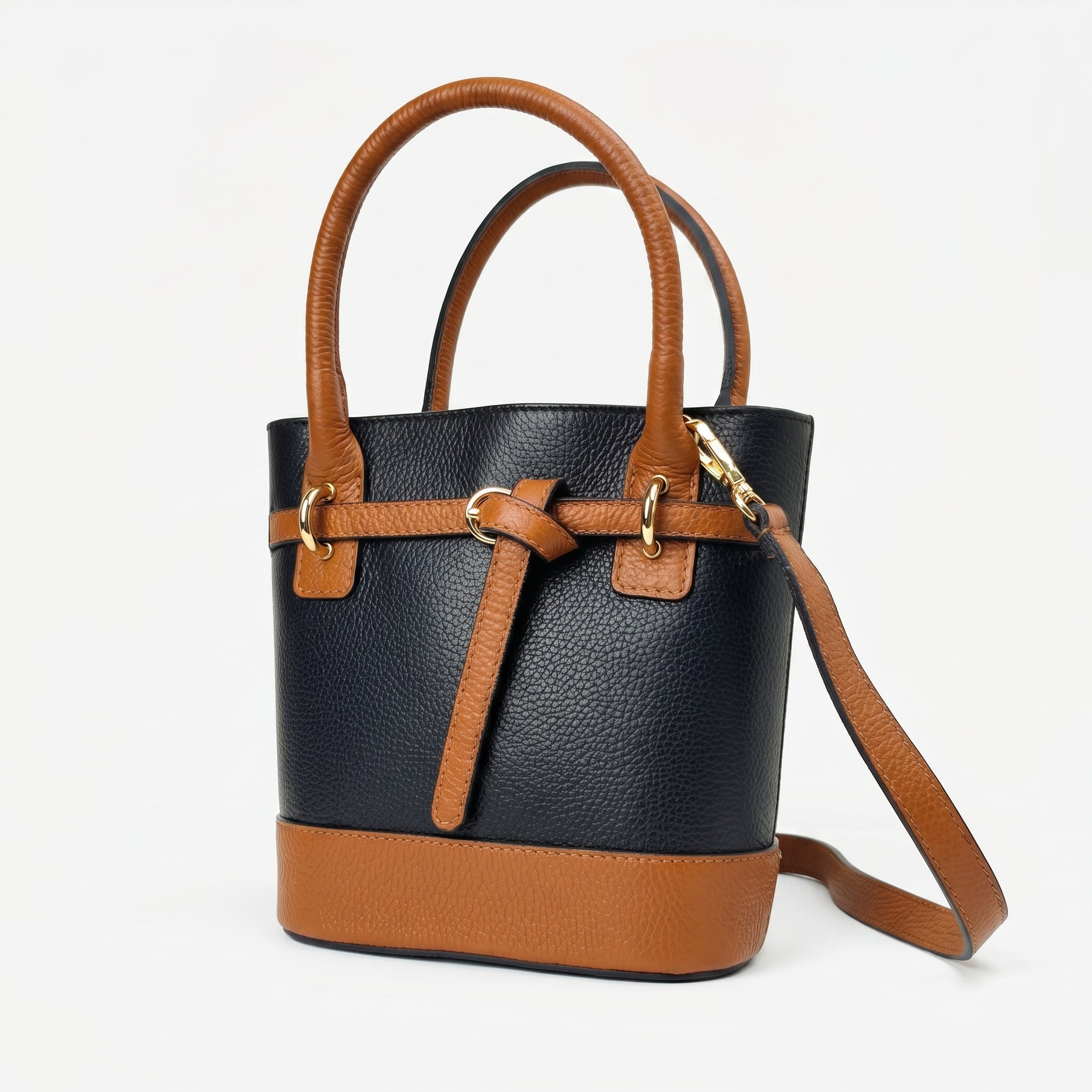 Bucky borsa vera pelle nera con tracolla regolabile – vista laterale