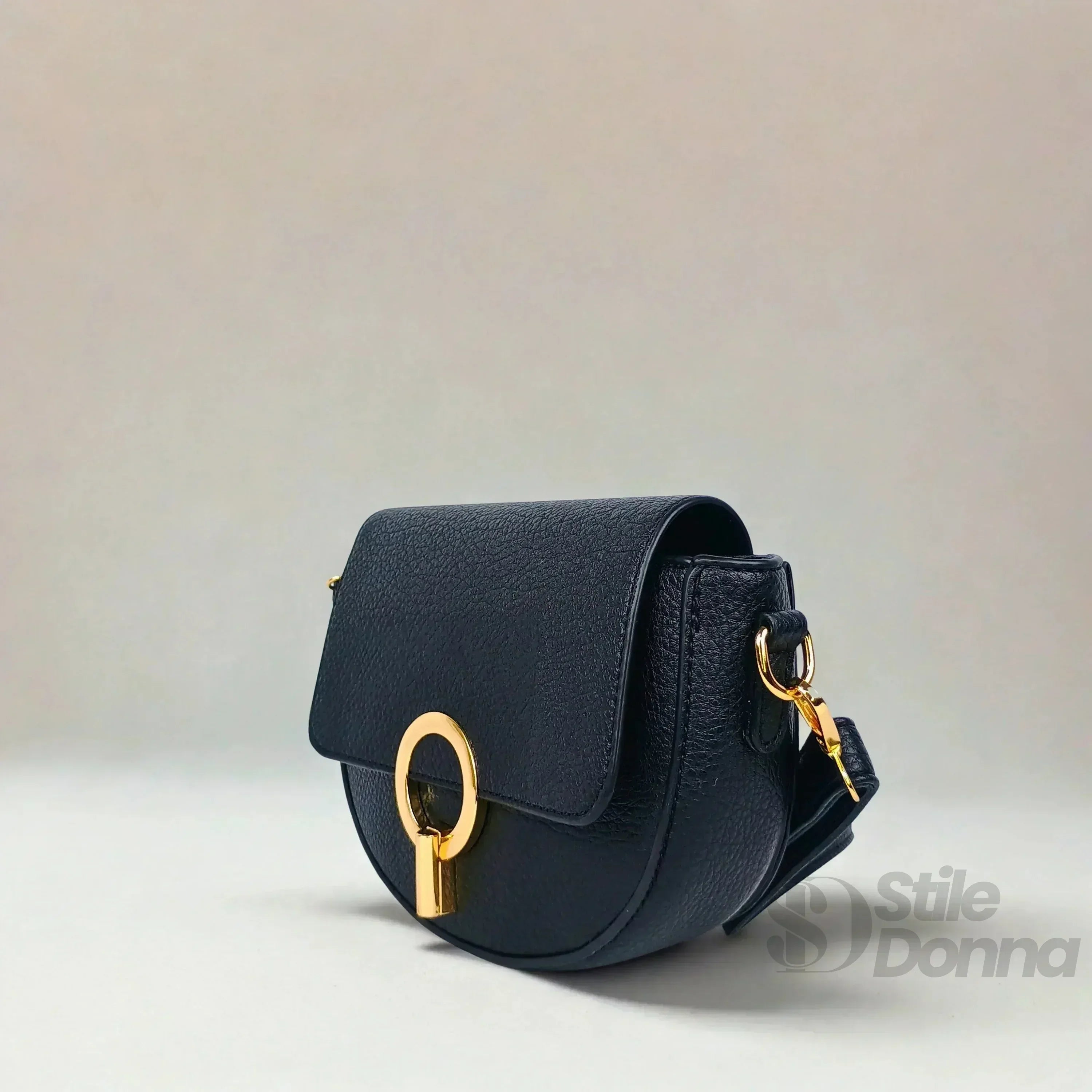 Stile Donna borsa mezzaluna ecopelle beige con dettagli dorati – interno e tasche