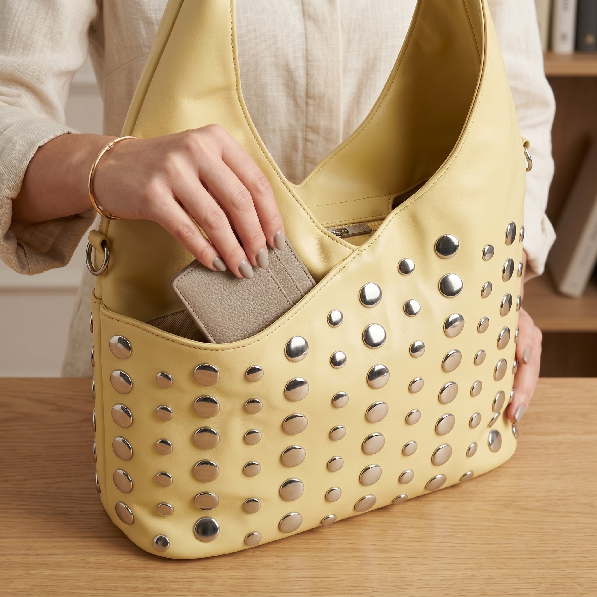 Stile Donna borsa Silver Dot media ecopelle blu – dettaglio chiusura