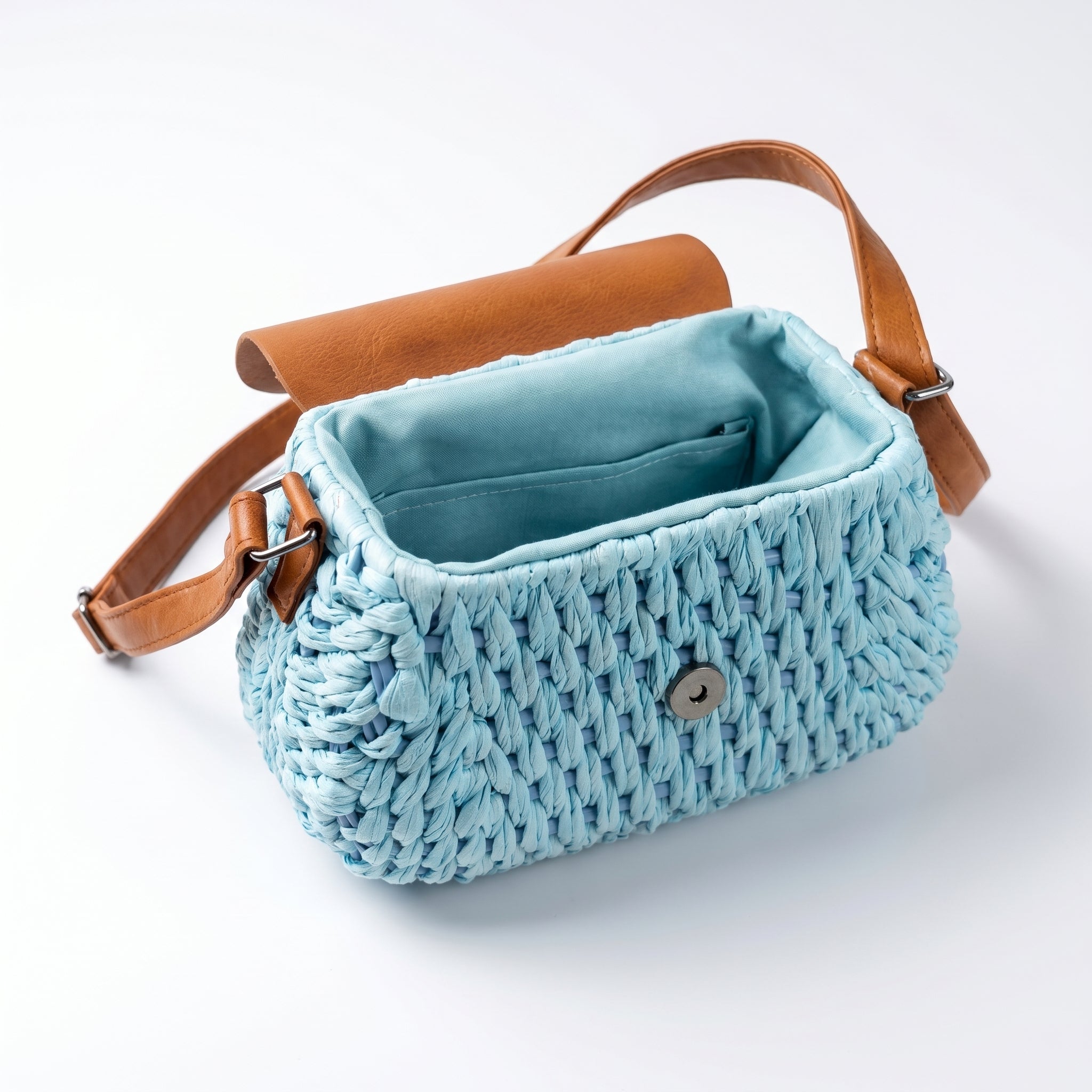 Borsa tracolla rafia azzurra con pattino perline multicolori - dettaglio ricamo