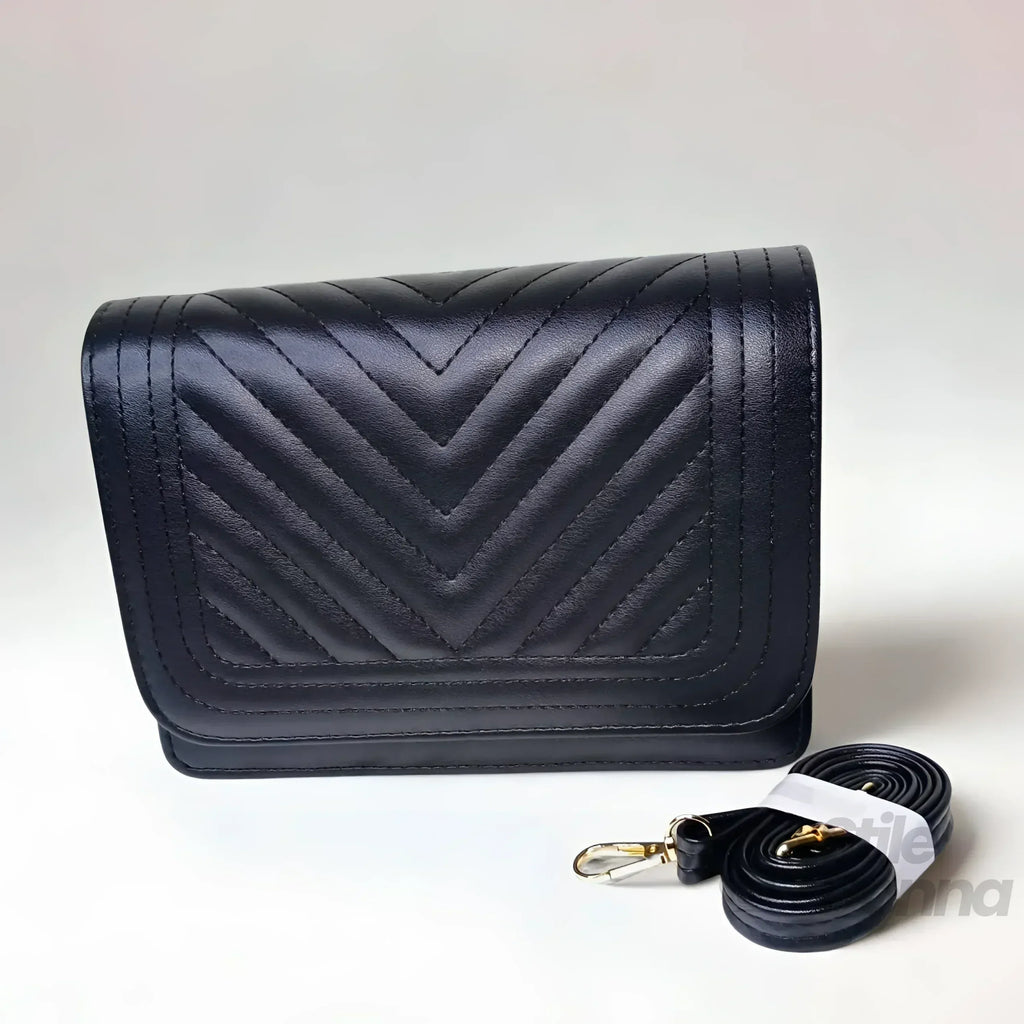 Stile Donna borsa trapuntata ecopelle nera design triangoli – dettaglio chiusura