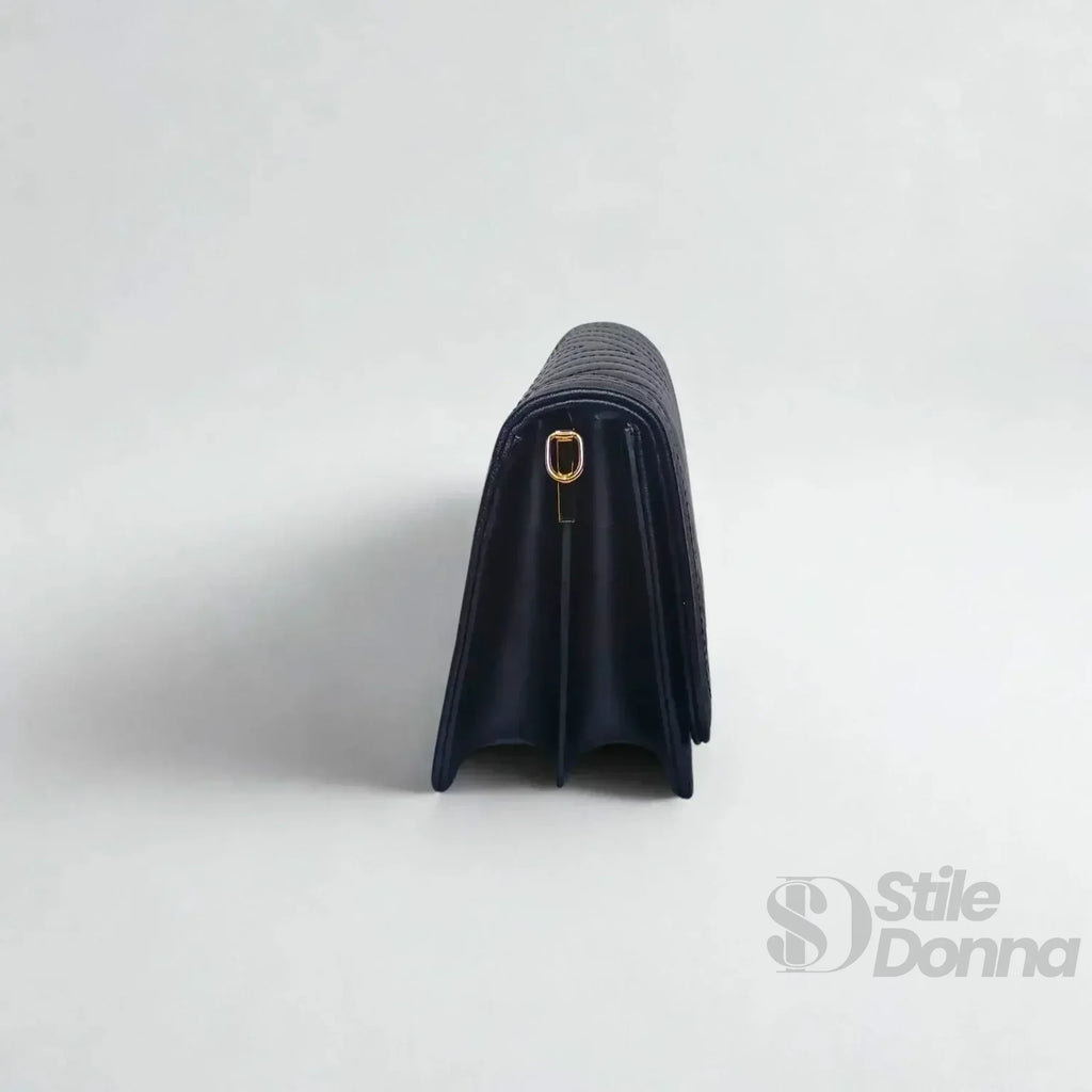 Stile Donna borsa trapuntata ecopelle nera design triangoli – vista dall'alto