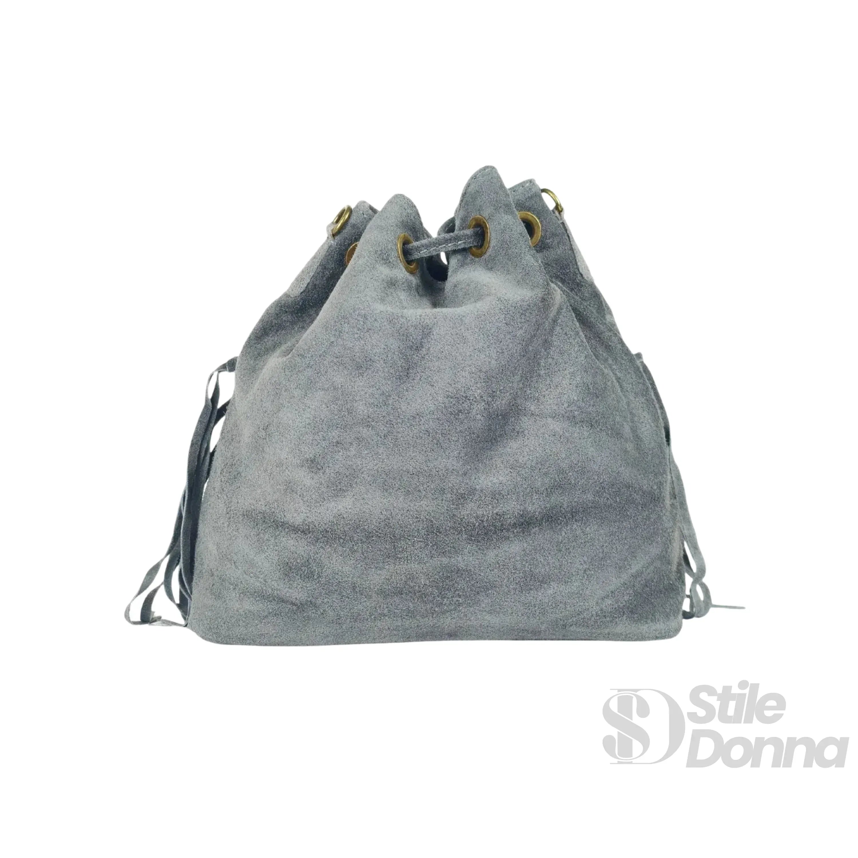 Stile Donna borsa secchiello pelle scamosciata grigia con frange donna – borsa indossata