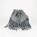 Stile Donna borsa secchiello pelle scamosciata grigia con frange e tracolla regolabile donna – vista frontale