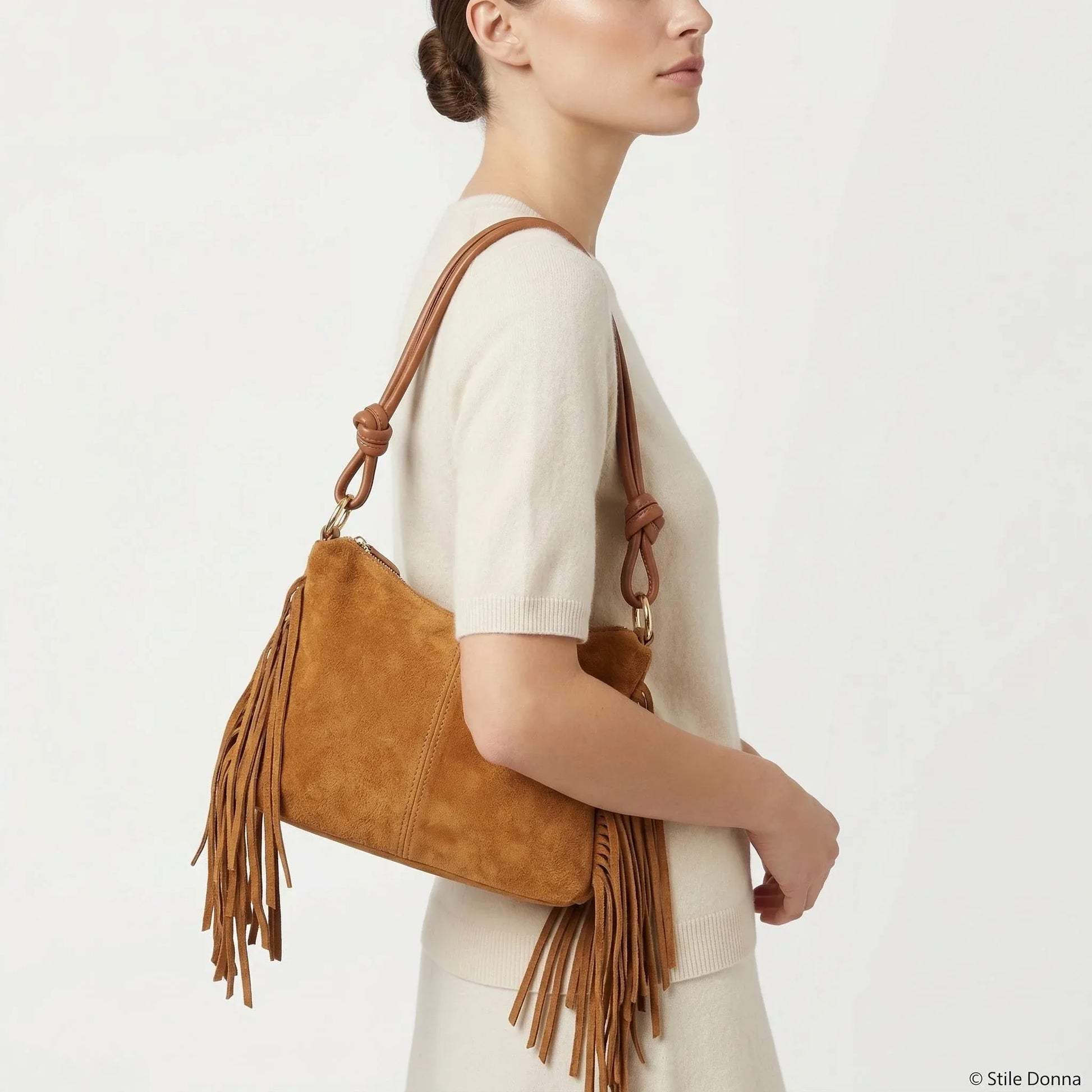 Stile Donna borsa a tracolla Camilla Boho pelle scamosciata con frange donna – borsa indossata