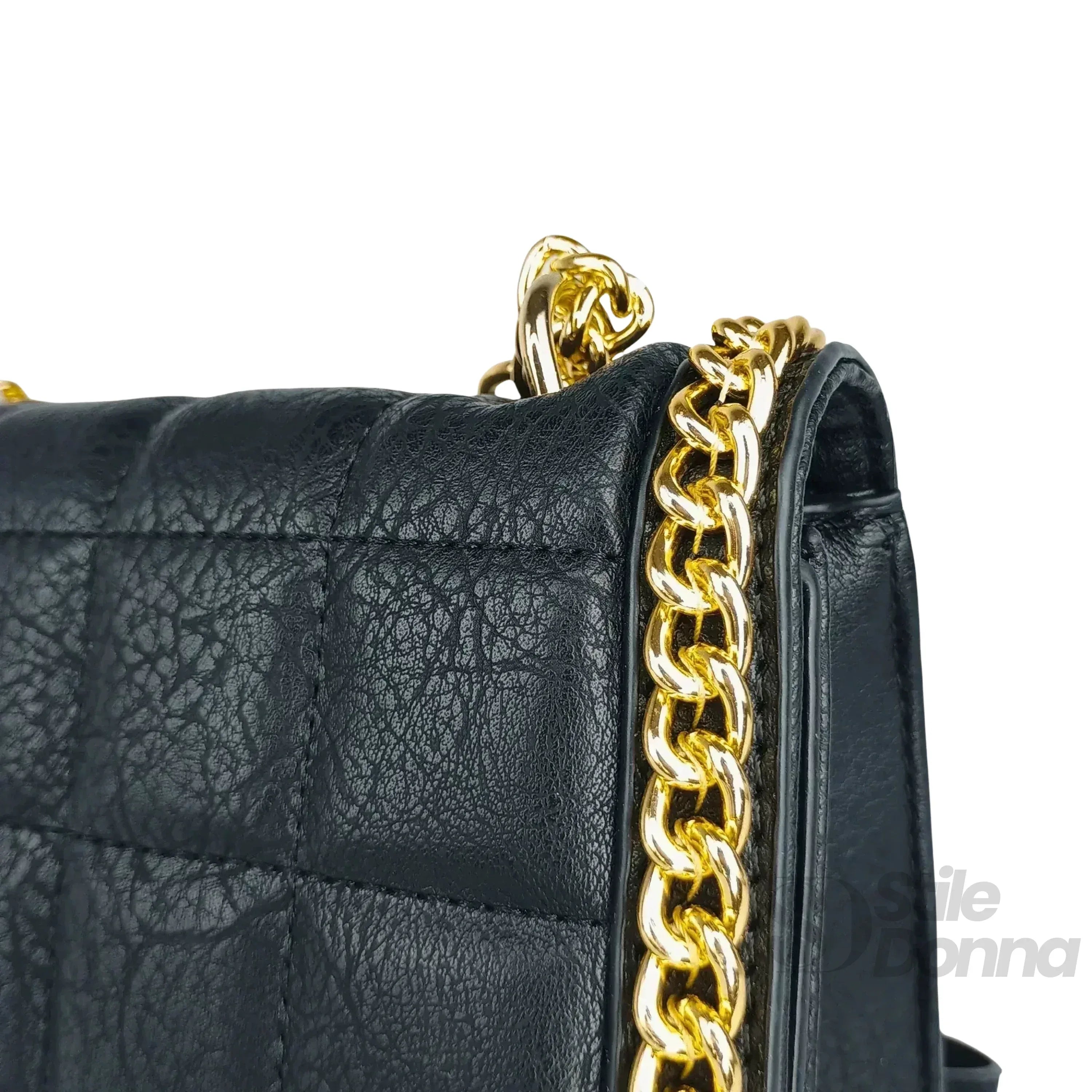 Stile Donna borsa a tracolla ecopelle nera trapuntata catena dorata – dettaglio chiusura