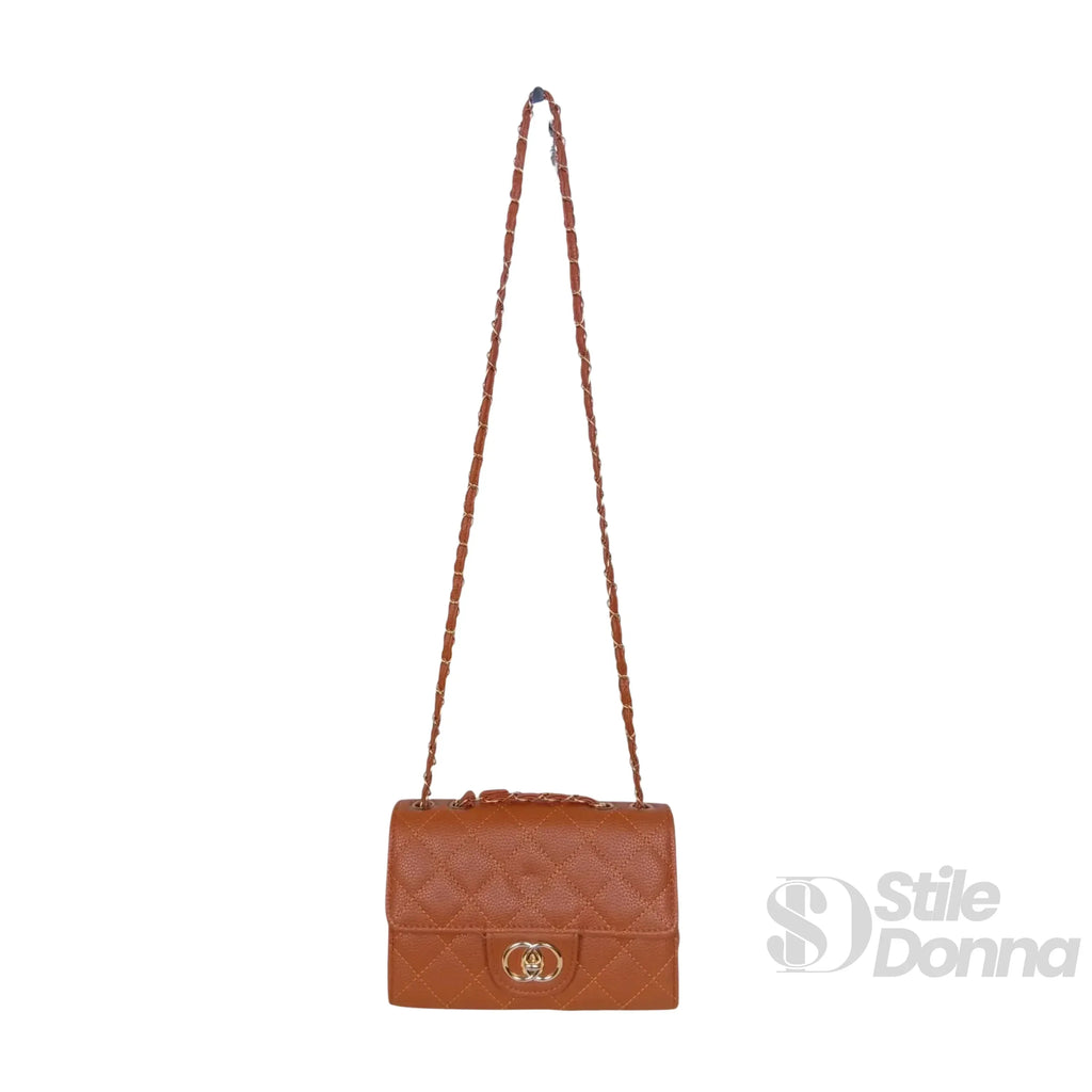 Stile Donna borsa a tracolla ecopelle marrone trapuntata catena oro donna – borsa indossata