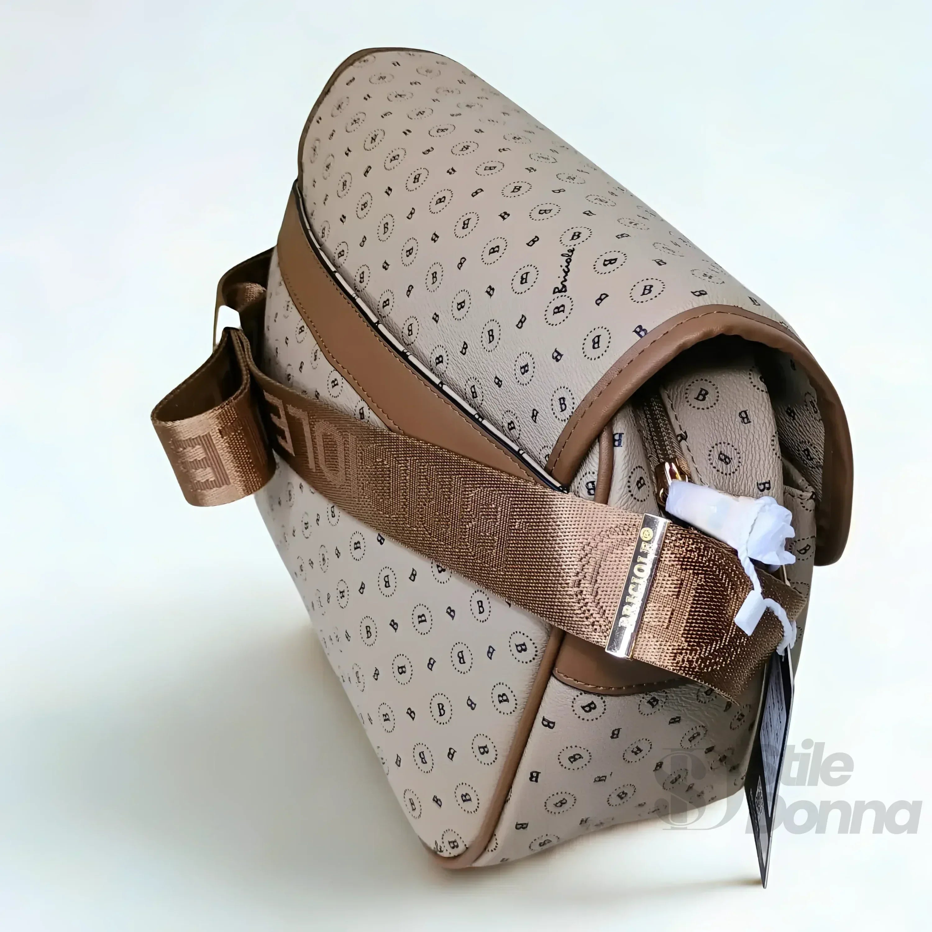 Briciole borsa a tracolla ecopelle beige dettagli oro donna – borsa indossata