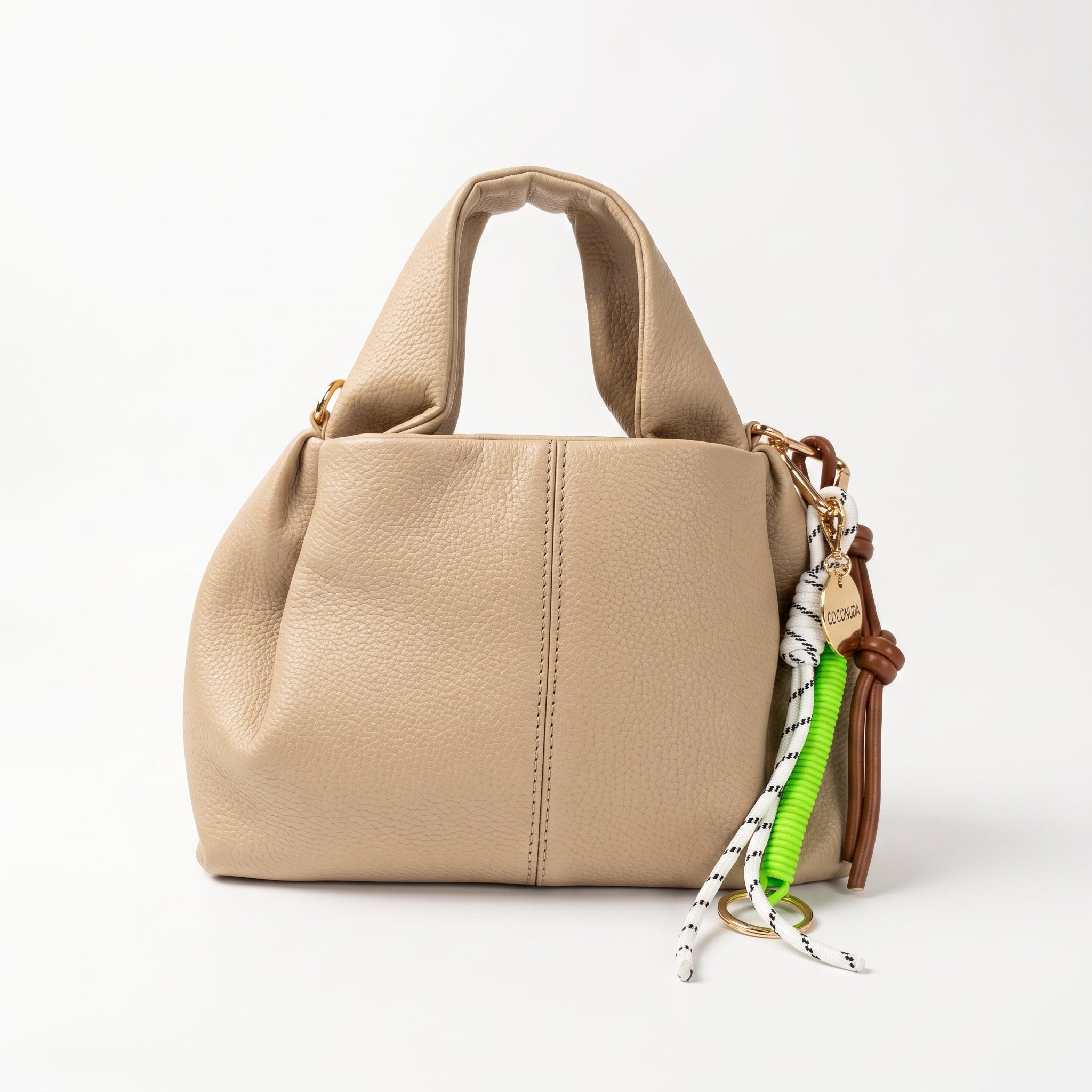 Borsa a Mano Coconuda in Ecopelle Goffrata con Charm Decorativo e Tracolla - Borse a Mano - Coconuda