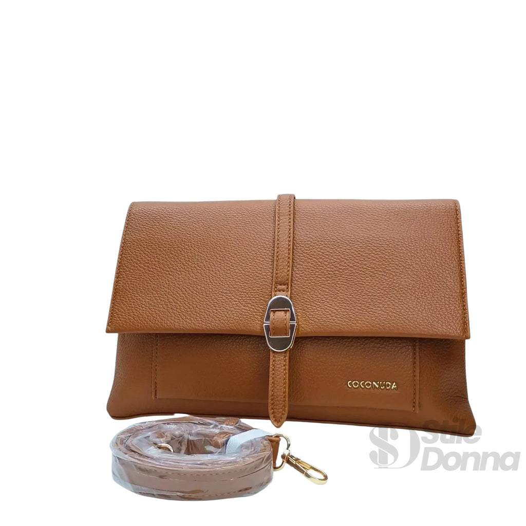 Coconuda pochette ecopelle marrone con tracolla donna – borsa indossata