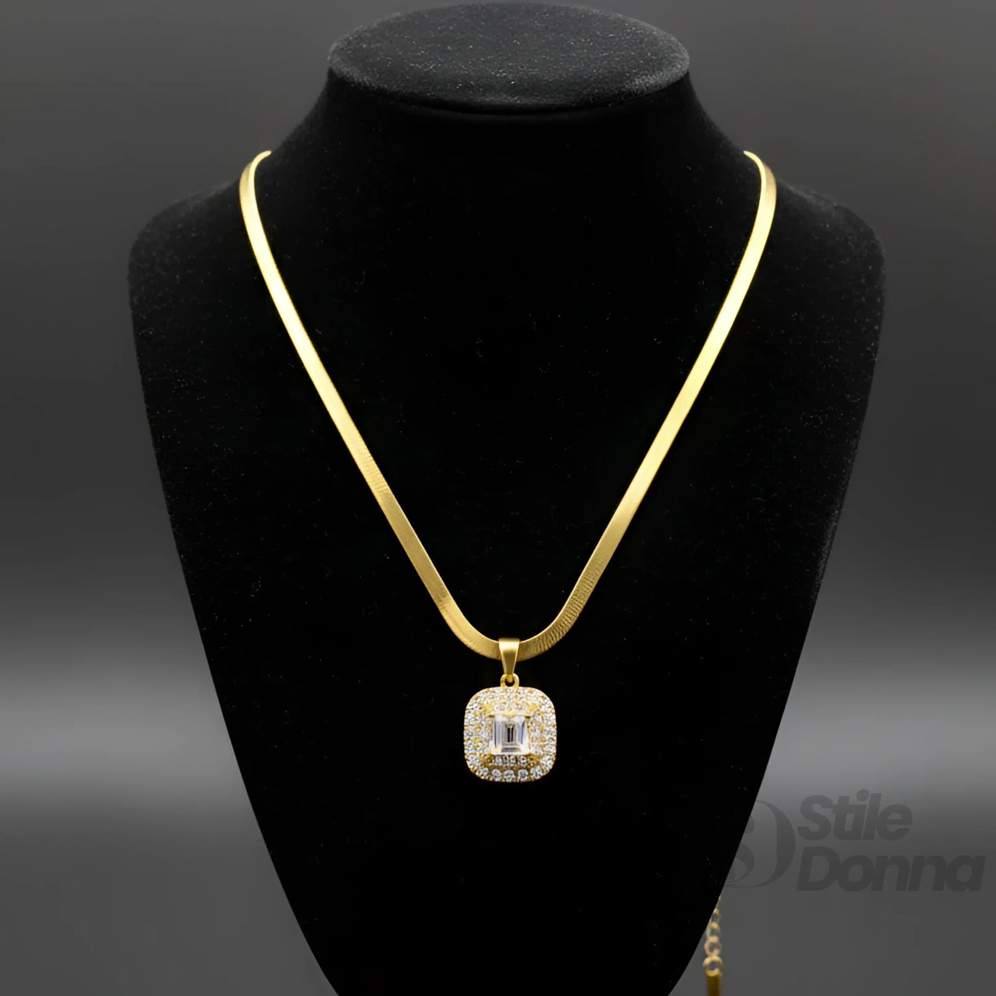 Stile Donna collana herringbone oro ciondolo iniziale – vista laterale
