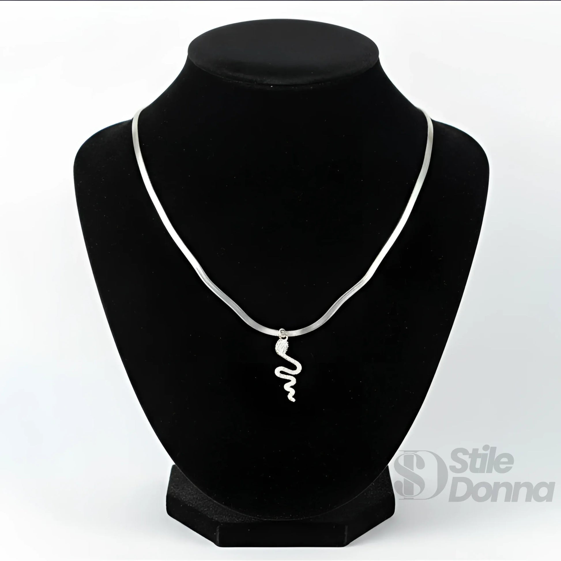 Stile Donna collana minimalista ciondolo serpente cristallo argento – dettaglio