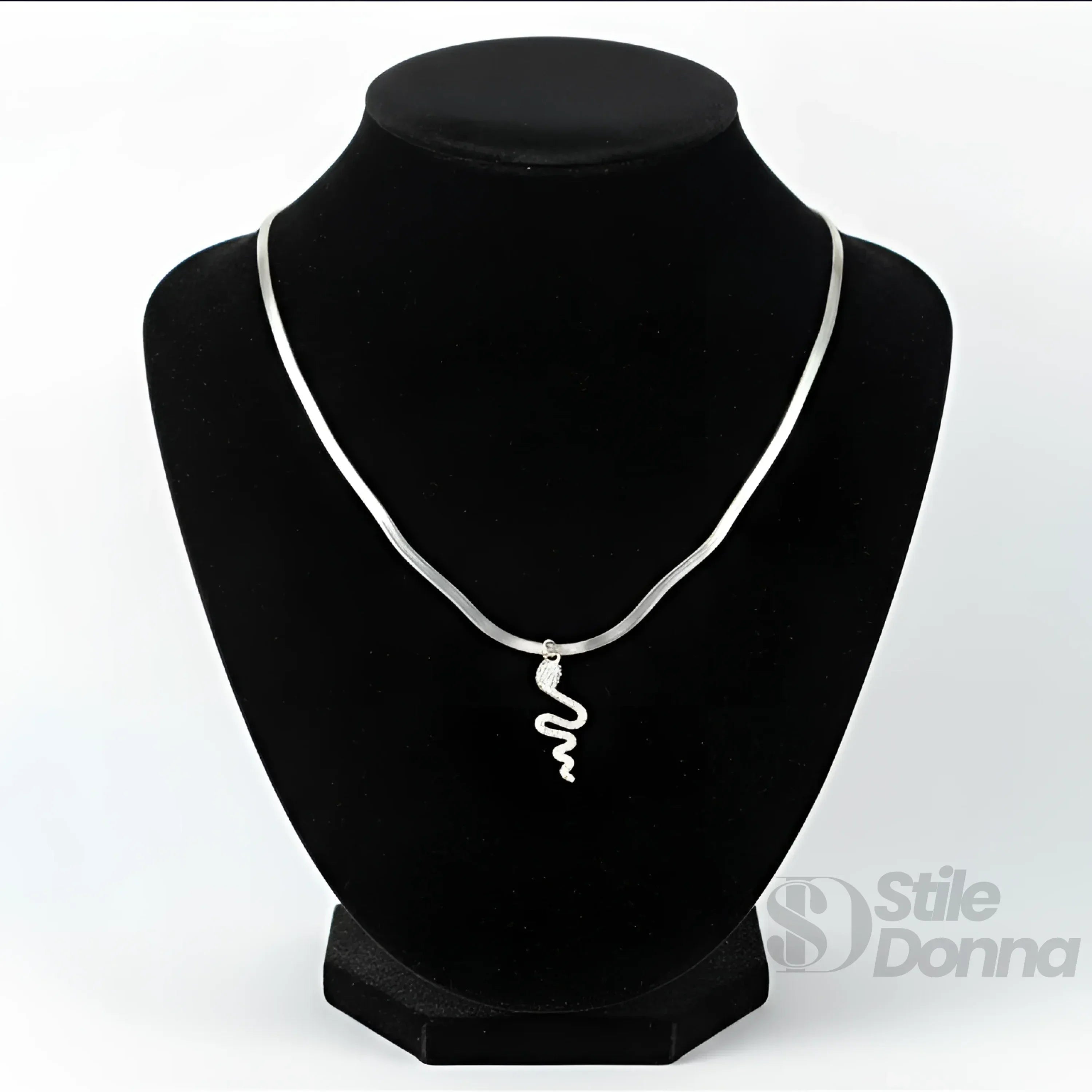 Stile Donna collana minimalista ciondolo serpente cristallo argento – dettaglio