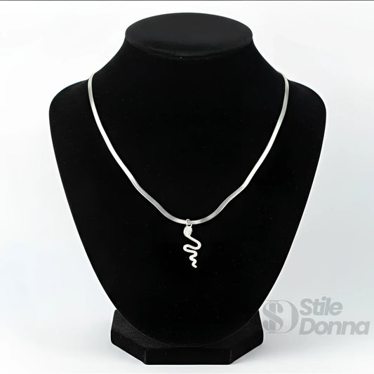 Stile Donna collana minimalista ciondolo serpente cristallo argento – dettaglio