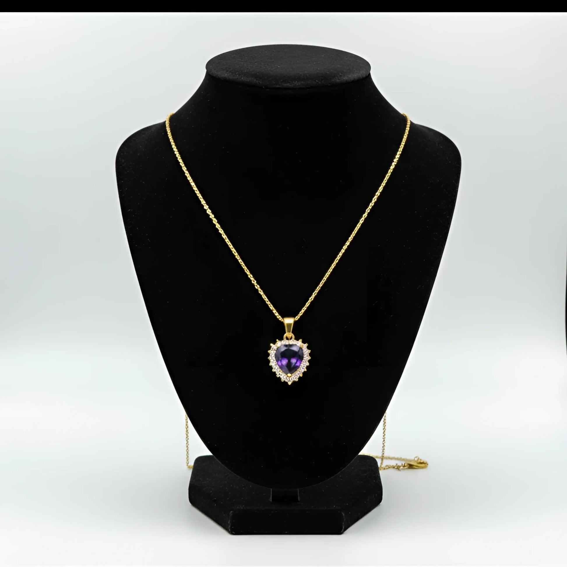 Stile Donna collana con aureola e cuore viola in metallo dorato – vista frontale