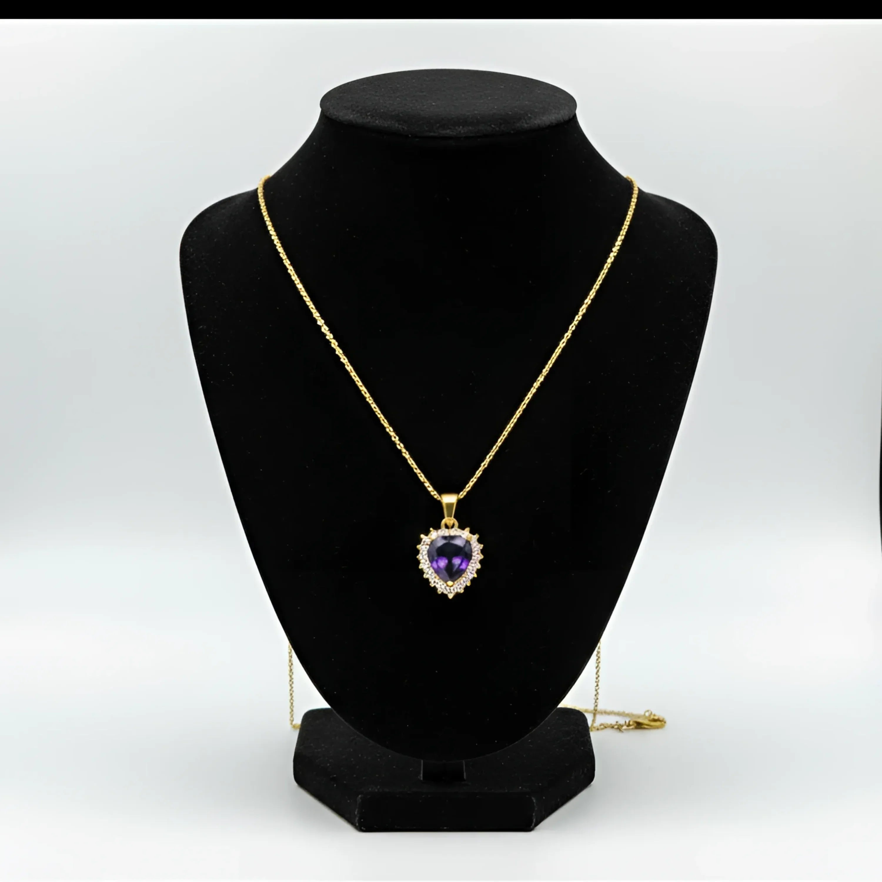 Stile Donna collana con aureola e cuore viola in metallo dorato – vista frontale