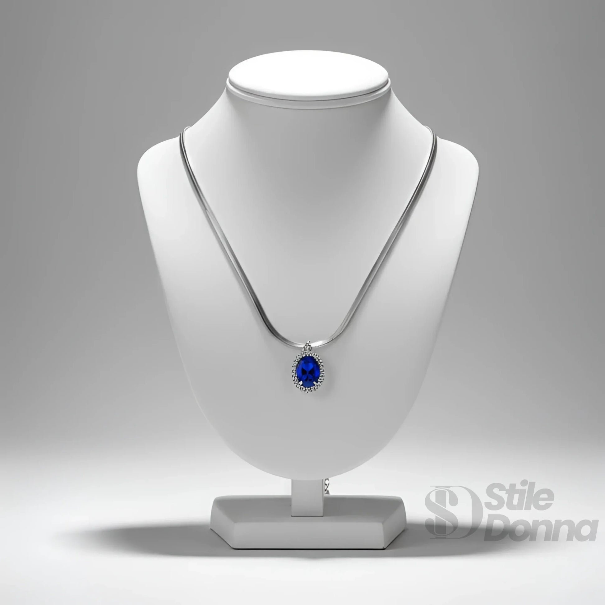 Stile Donna collana rubino regale ciondolo ovale rosso – vista posteriore