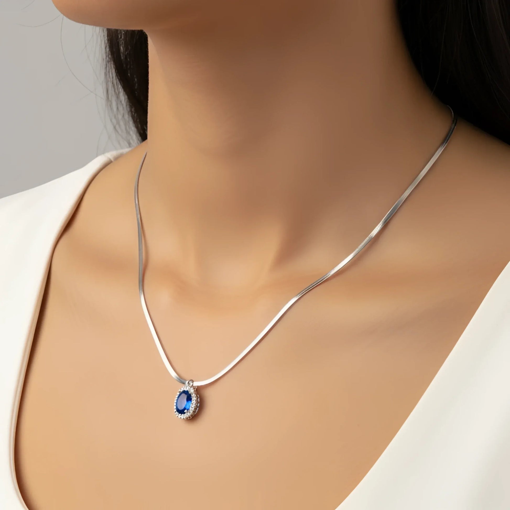 Stile Donna collana rubino regale ciondolo ovale – dettaglio chiusura