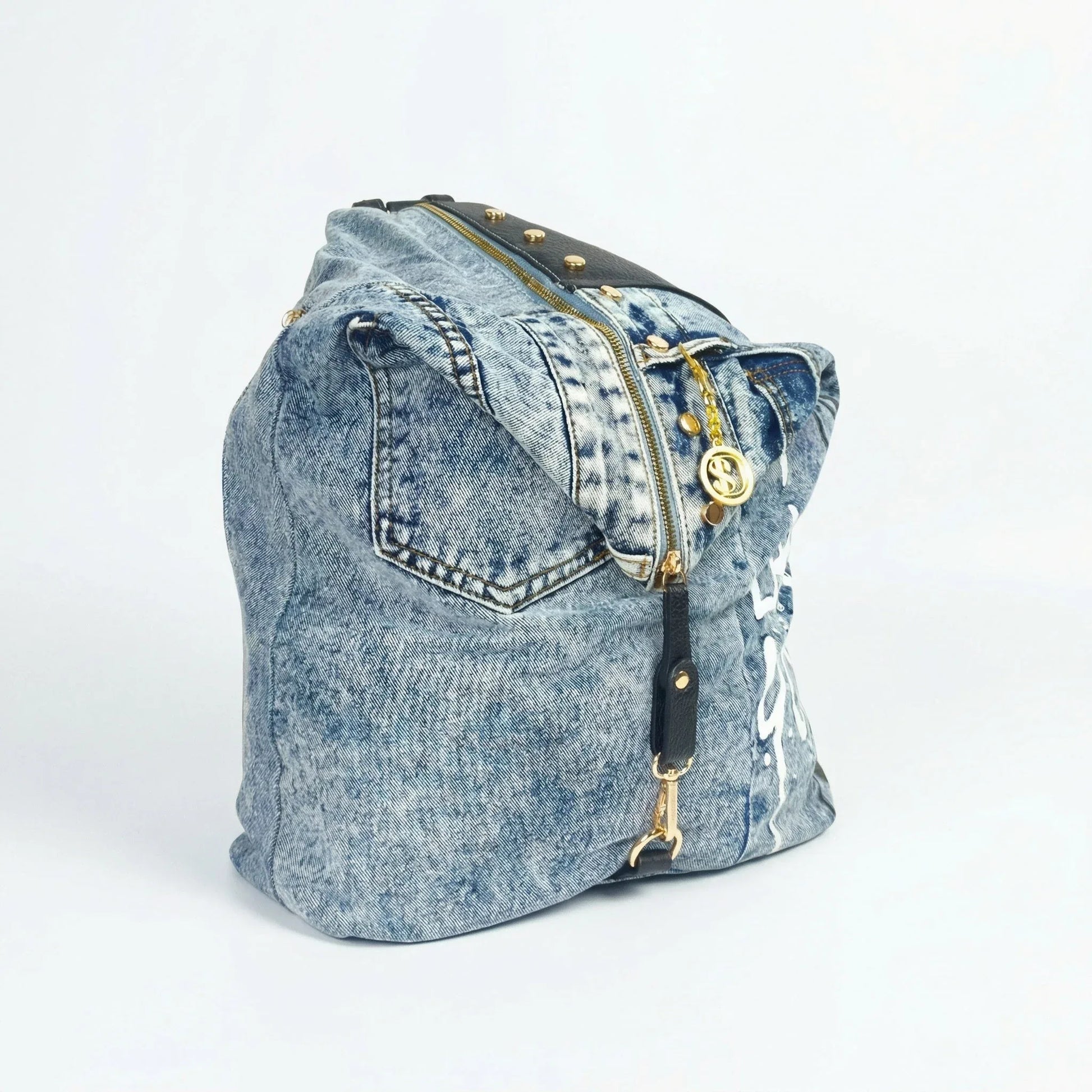 Dask zaino denim con stampa e dettagli metallo oro – vista laterale