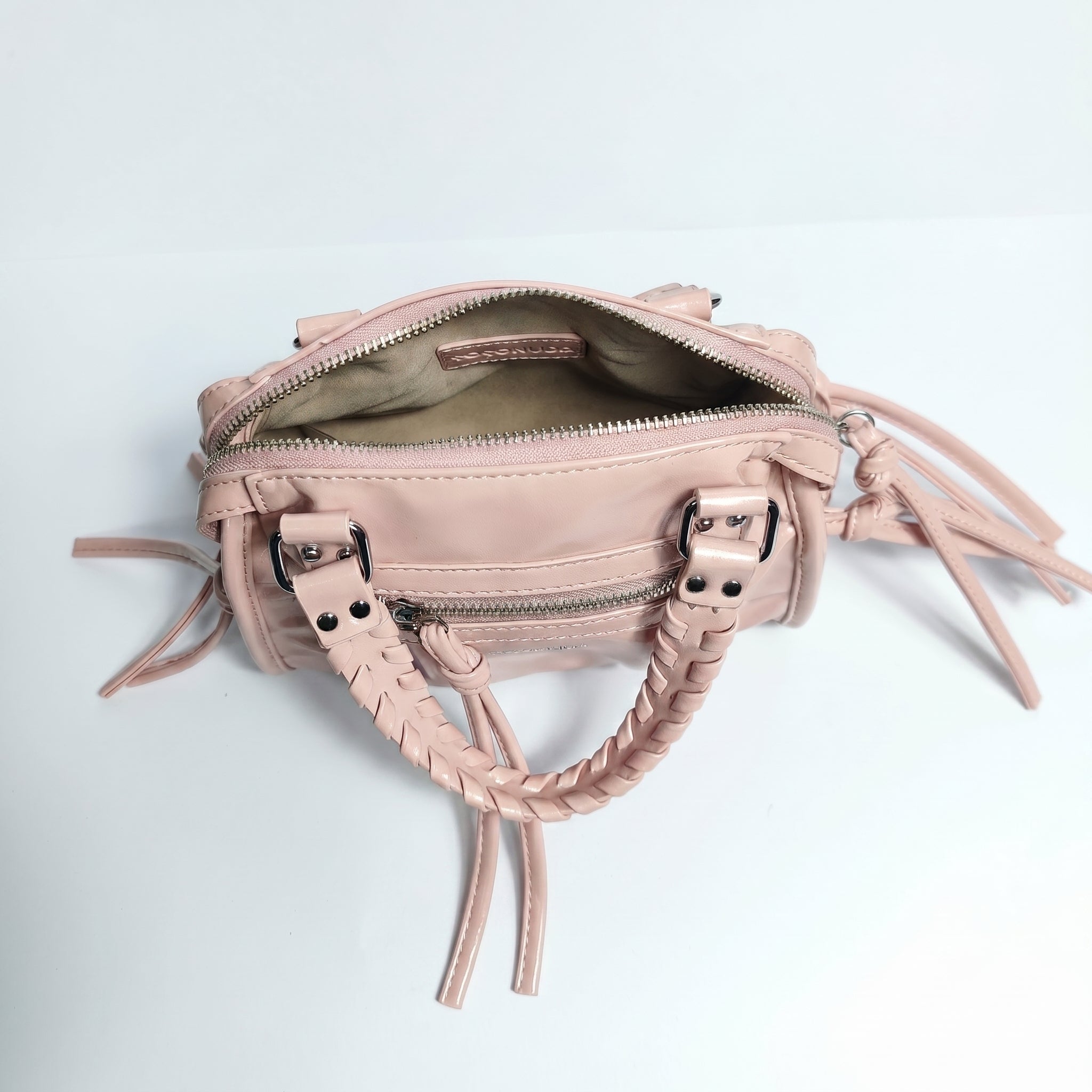 Mini bauletto Coconuda rosa cipria ecopelle verniciata - interno aperto con tasca zip