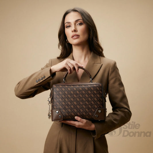 Stile Donna mini doctor bag ecopelle marrone con monogramma – dettaglio esterno