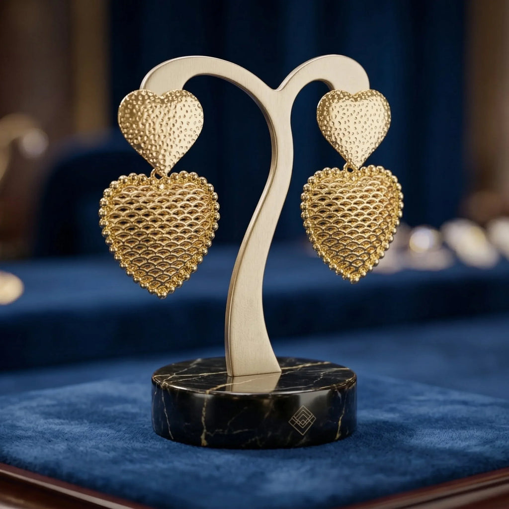 Stile Donna orecchini pendenti doppio cuore in oro lucido design romantico – vista frontale