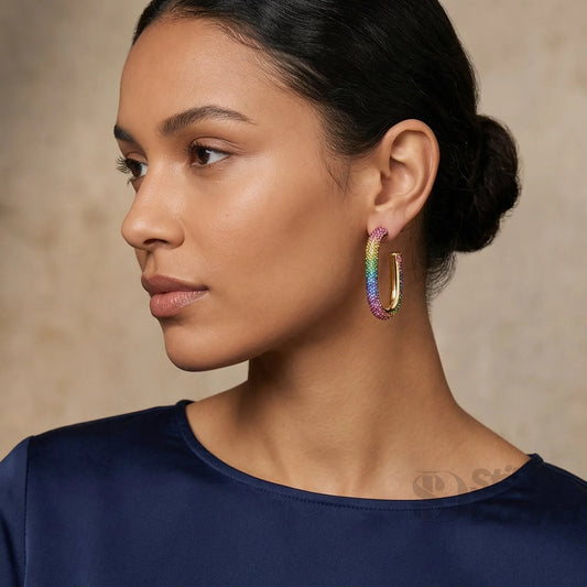 Stile Donna orecchini U-Hoop cristalli rainbow cerchio pavé oro – dettaglio
