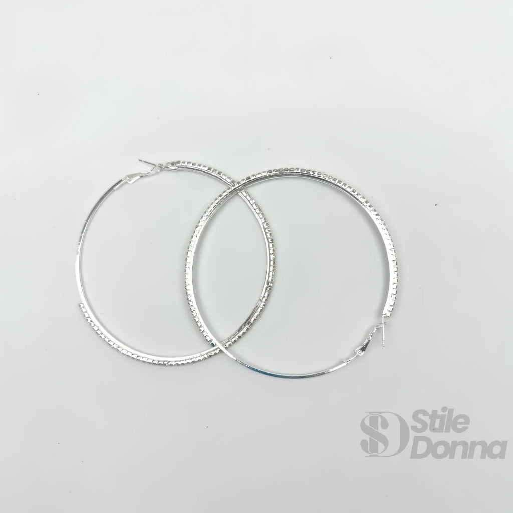 Stile Donna orecchini a cerchio testurizzati di lusso argento – indossati