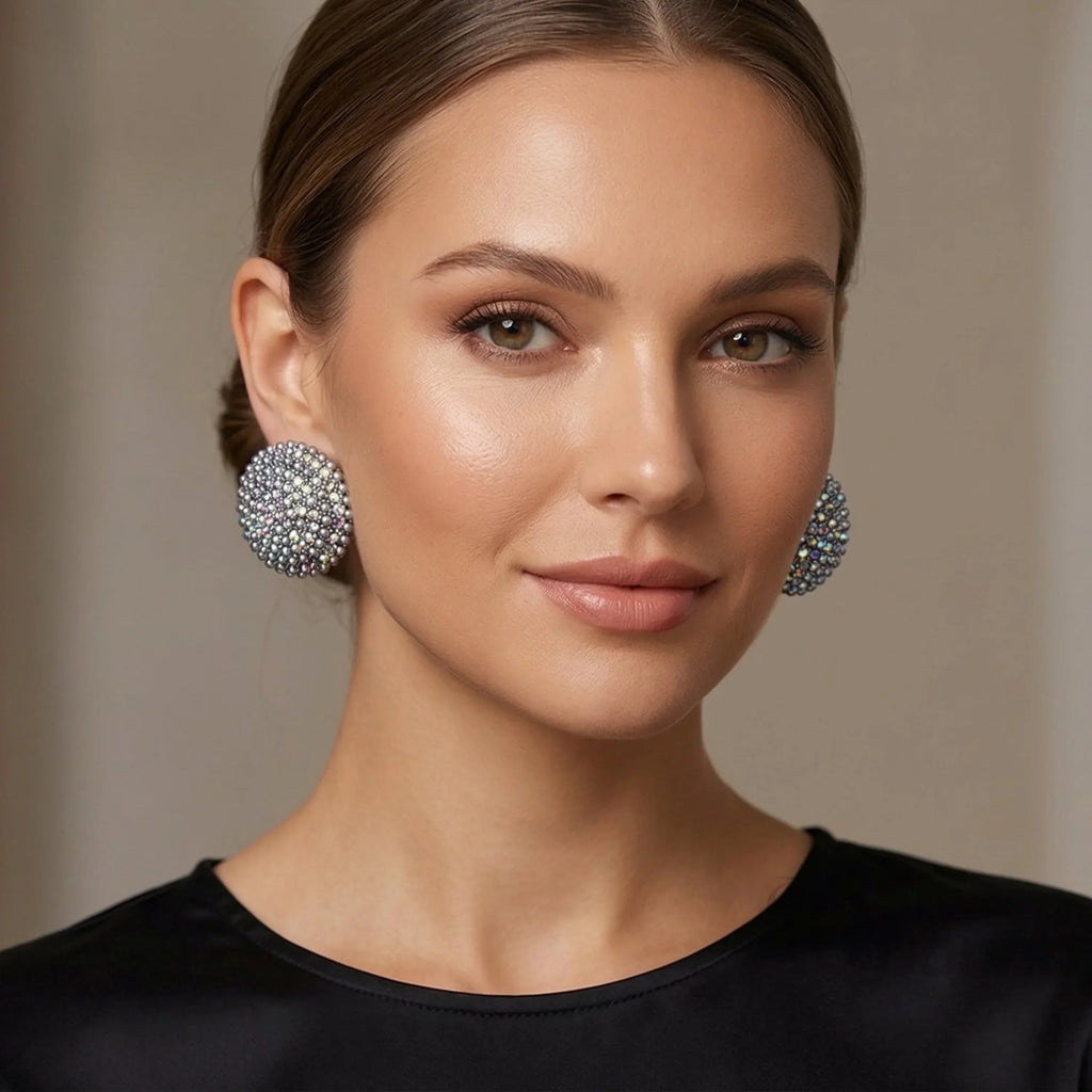 Stile Donna orecchini a perno cupola con strass argentati – vista laterale