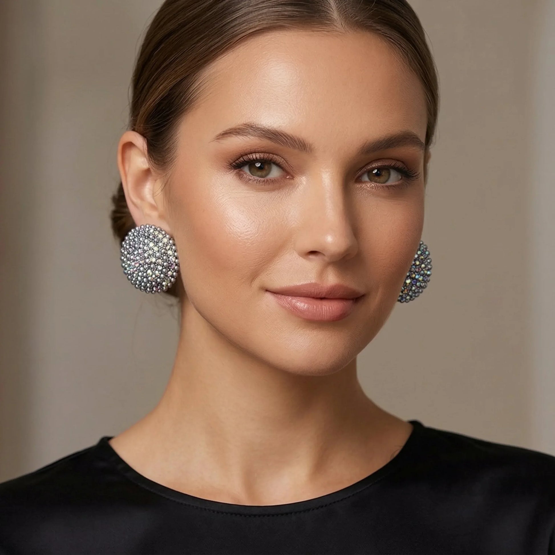 Stile Donna orecchini a perno cupola con strass argentati – vista laterale