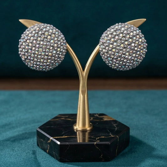 Stile Donna orecchini a perno cupola con strass argentati chiusura sicura – vista frontale