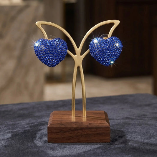 Stile Donna orecchini a perno cuore con strass blu design a bottone – vista frontale