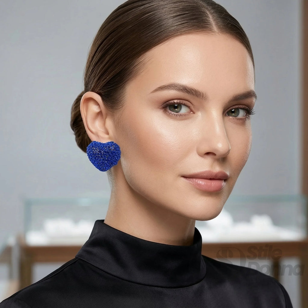 Stile Donna orecchini a perno cuore strass blu design a bottone – vista laterale