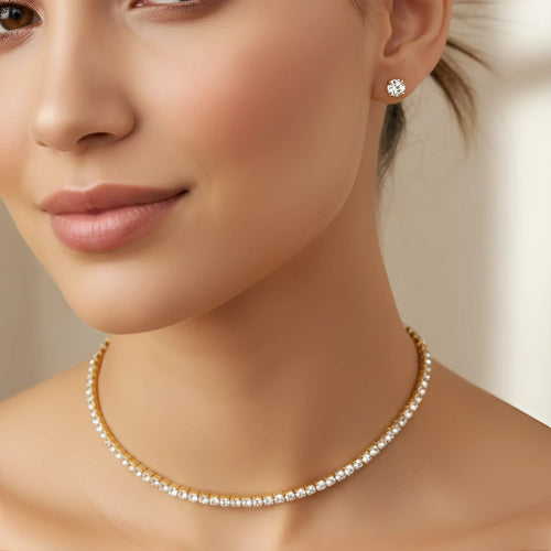 Stile Donna parure collana oro con pietre rotonde e orecchini a lobo coordinati – vista frontale