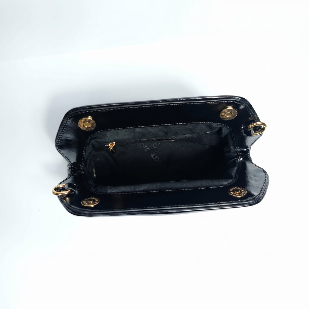 Pochette Coconuda nera ecopelle con catena dorata grumette - vista laterale
