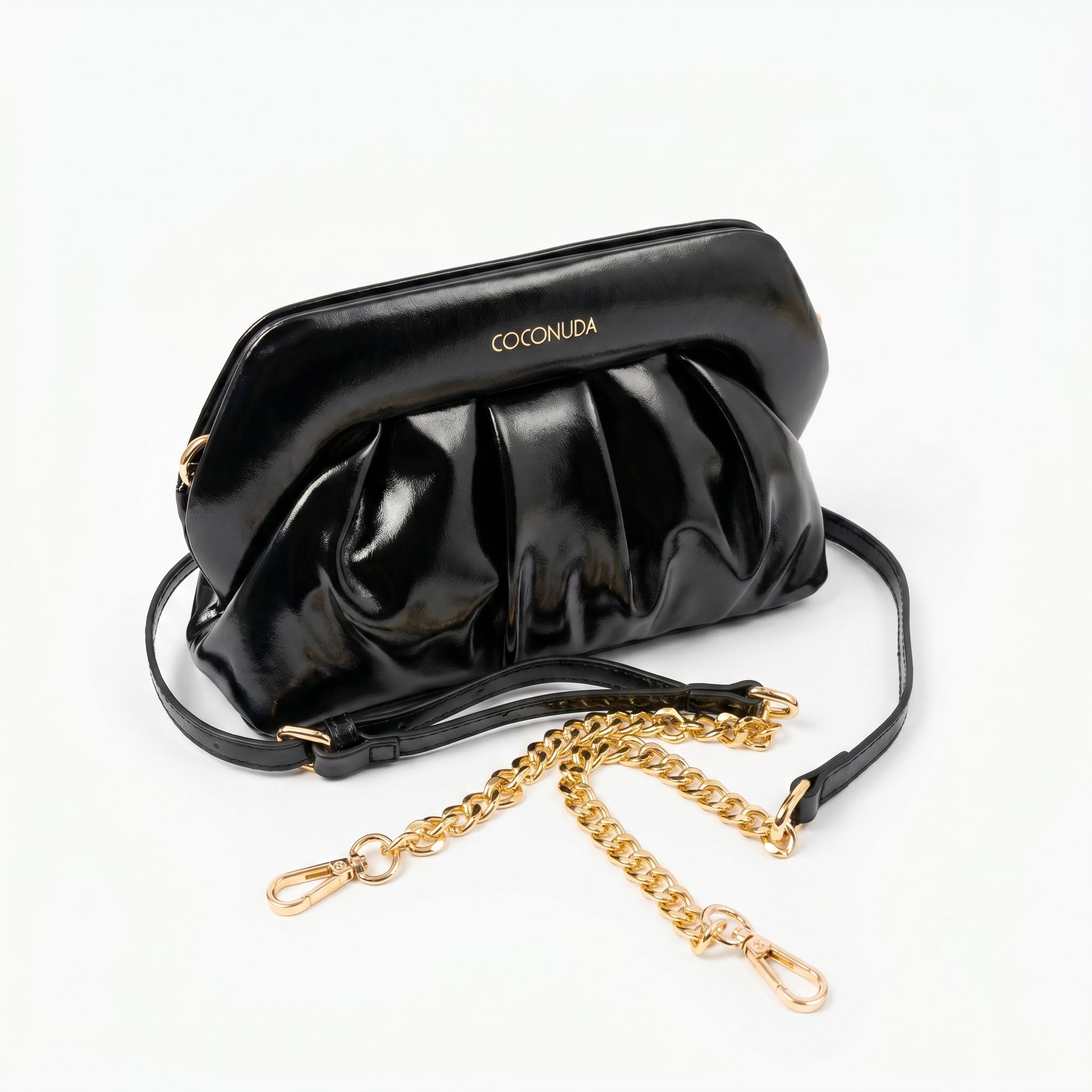 Pochette Coconuda nera ecopelle drappeggiata con tracolla - vista frontale