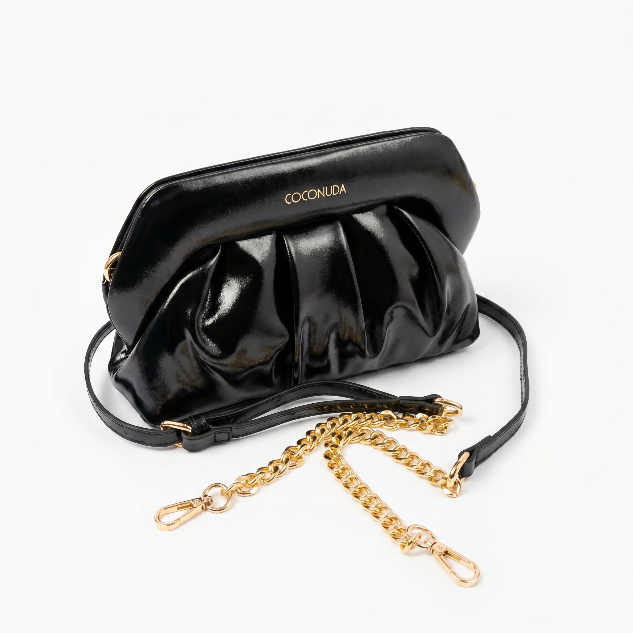Pochette Coconuda nera ecopelle drappeggiata con tracolla - vista frontale