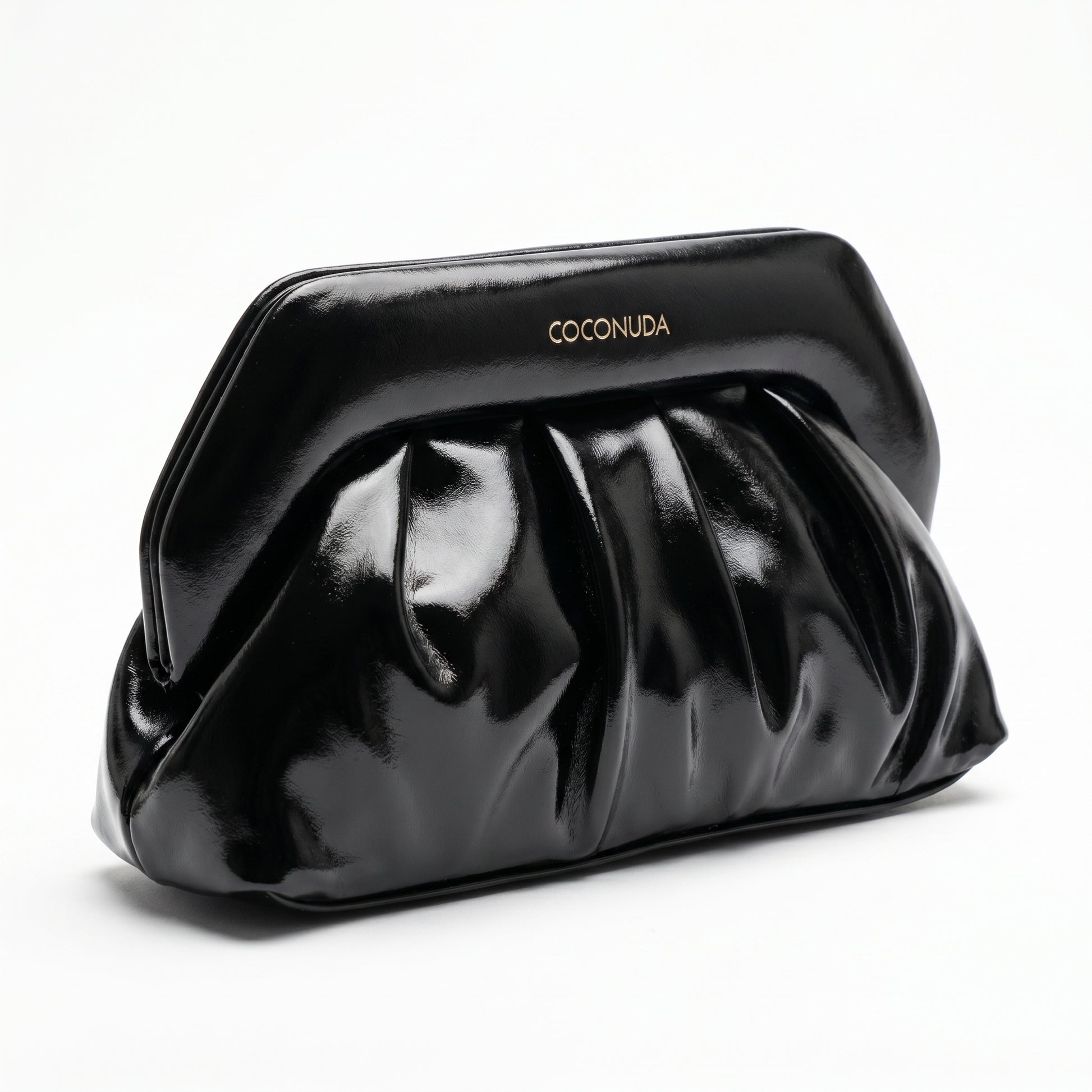 Pochette Coconuda nera ecopelle con cornice rigida e catena grumette dorata - vista angolata