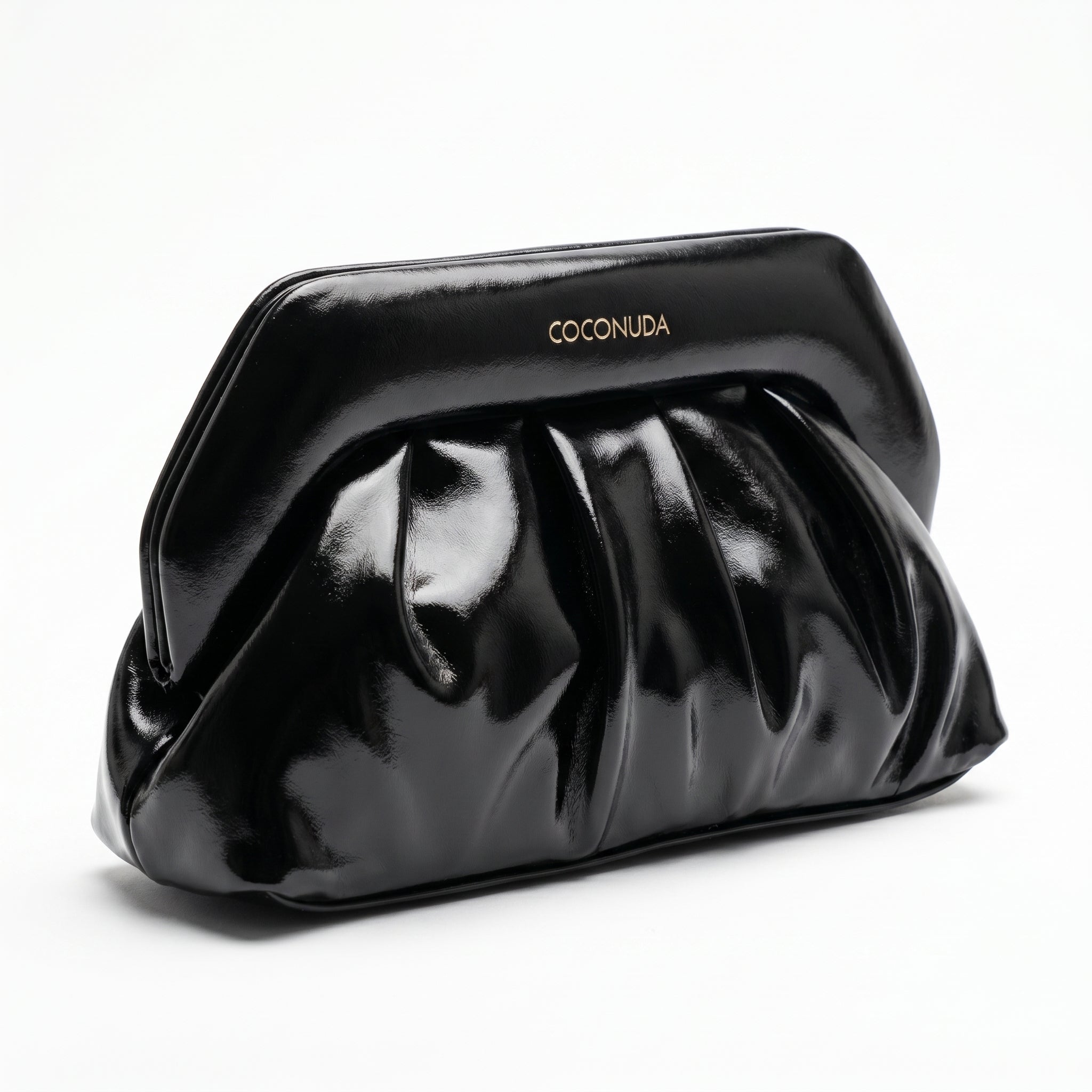 Pochette Coconuda nera ecopelle con cornice rigida e catena grumette dorata - vista angolata