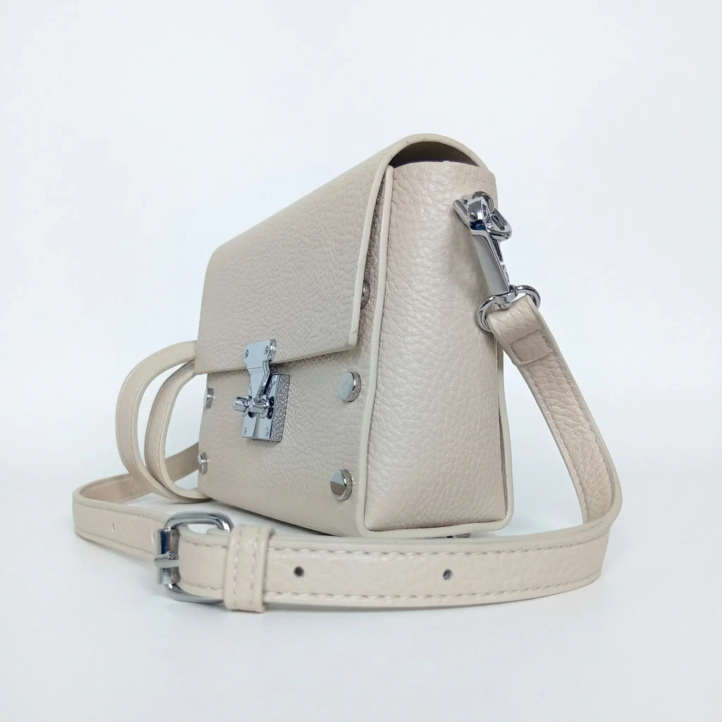 Stile Donna pochette a tracolla ecopelle con finiture argento – con accessori abbinati