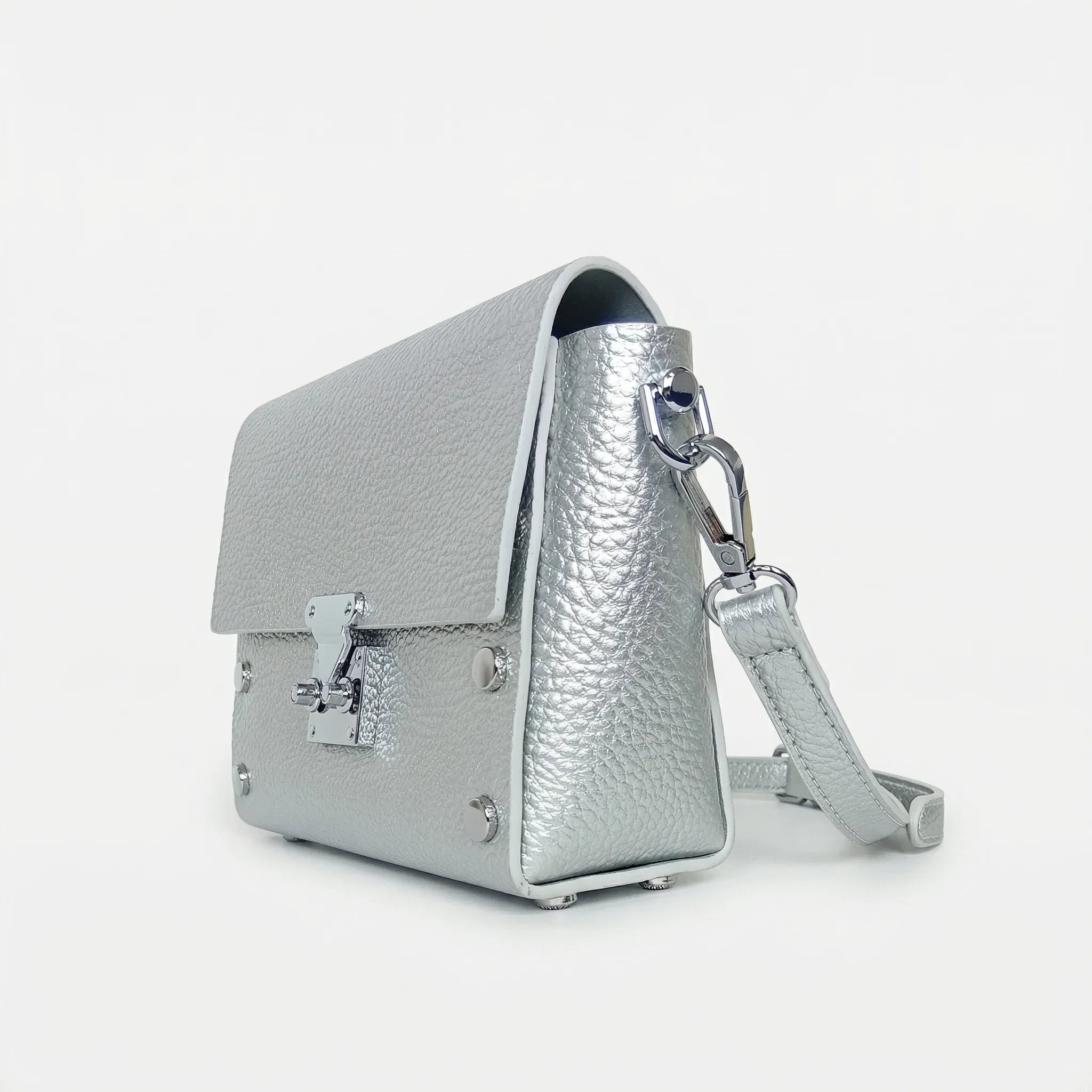 Stile Donna pochette a tracolla ecopelle con finiture argento donna – borsa indossata