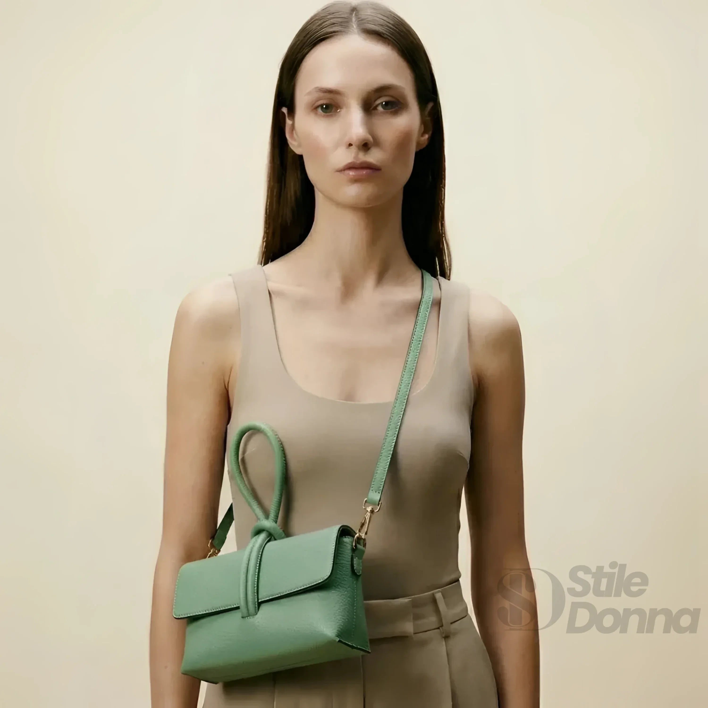 Stile Donna pochette ecopelle verde menta con tracolla – vista posteriore