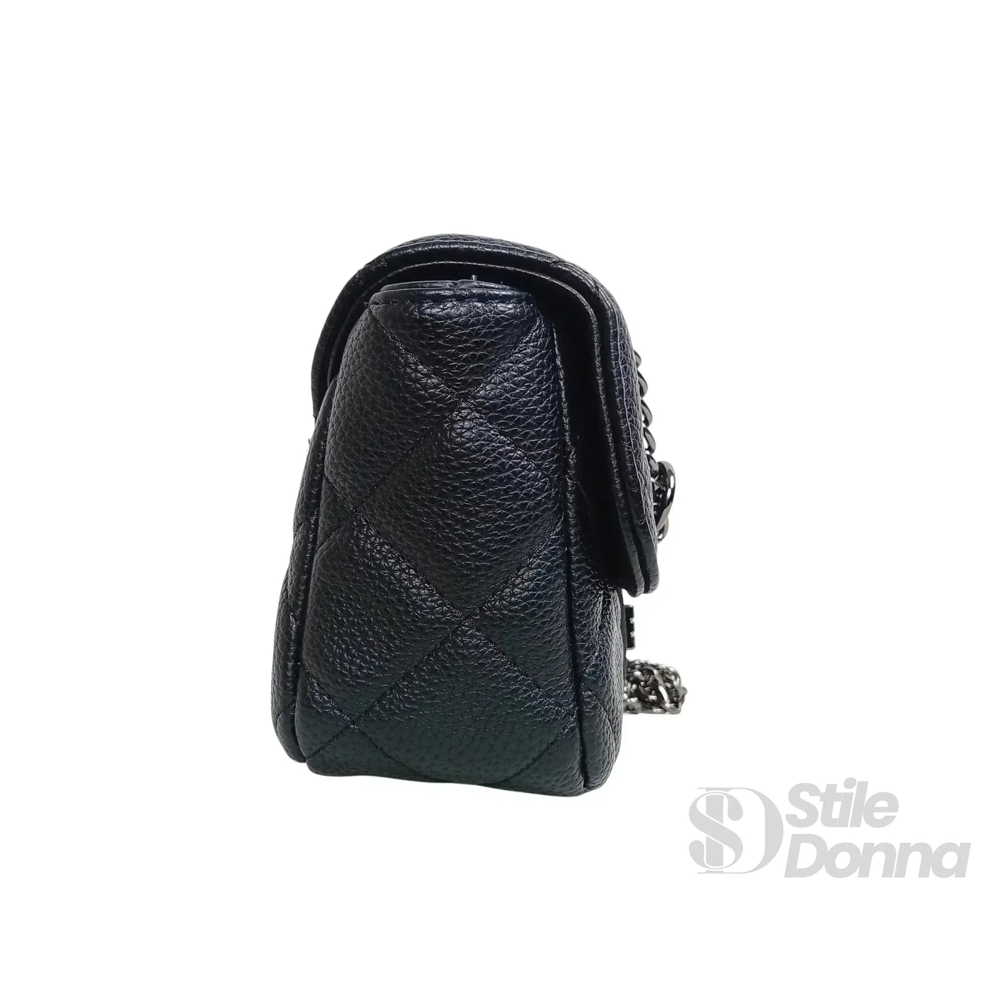 Stile Donna pouch clutch ecopelle con catena argento – dettaglio chiusura