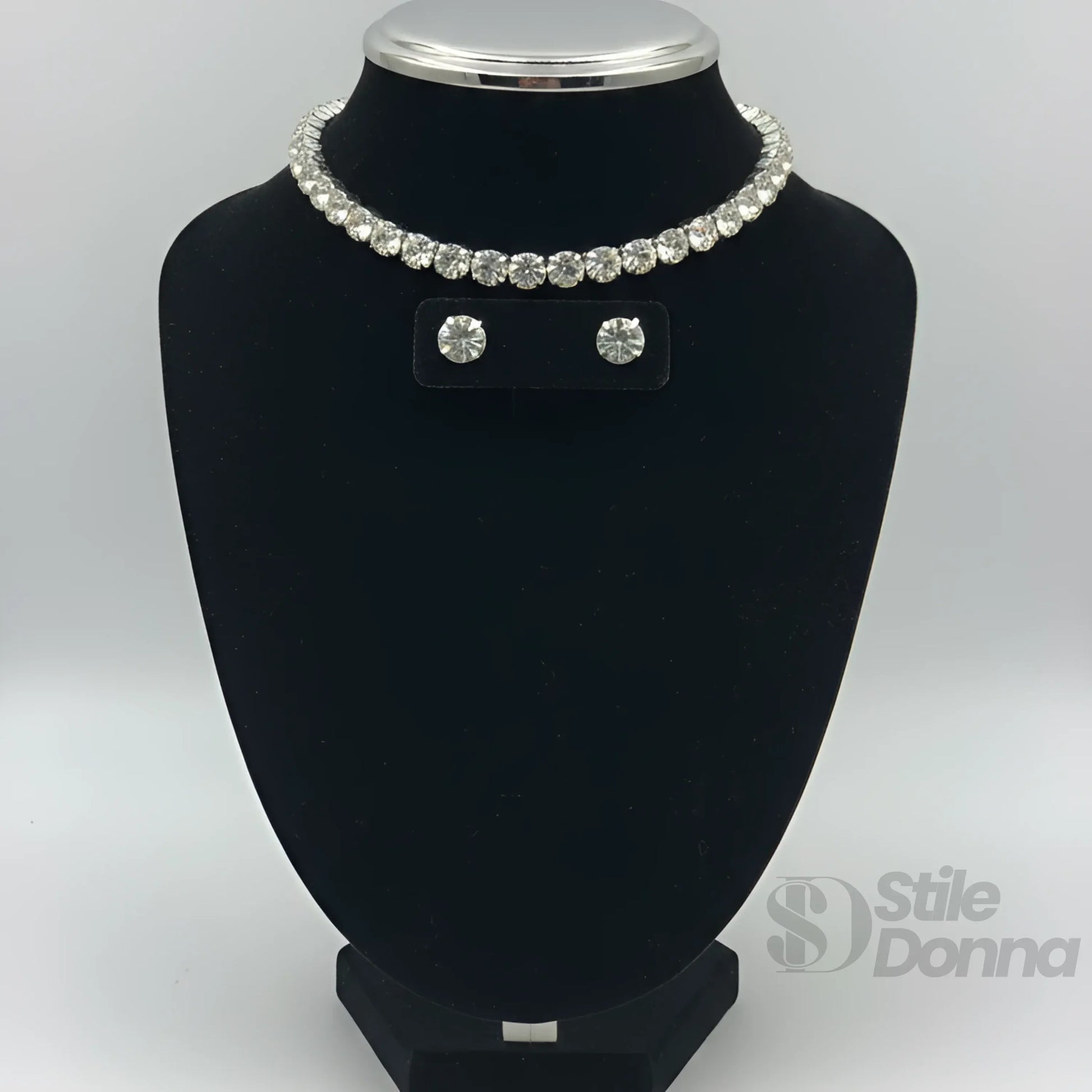 Stile Donna set collana tennis oro con orecchini a lobo pietre rotonde – dettaglio